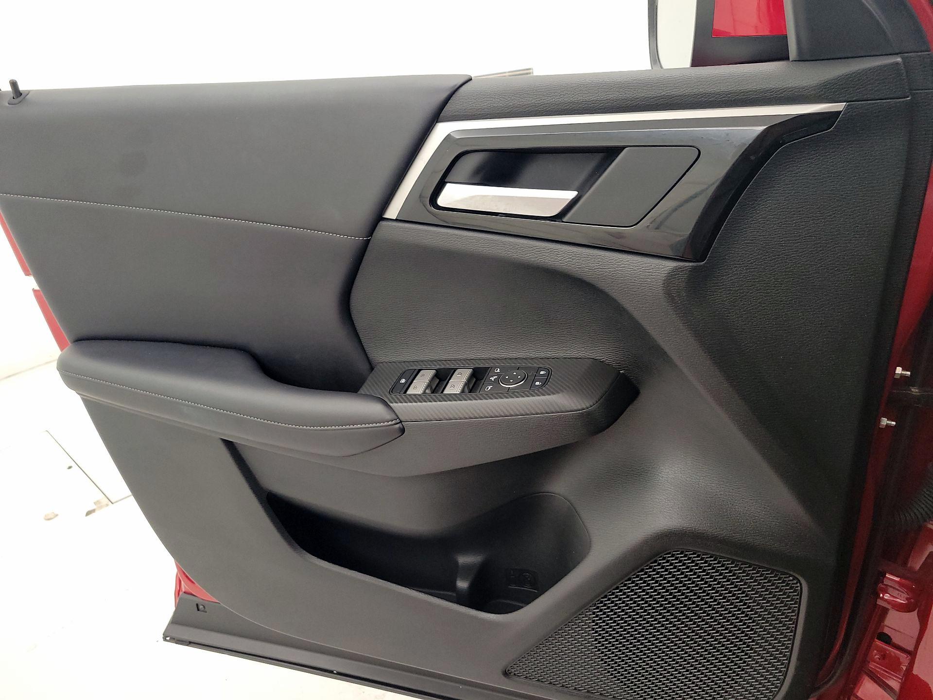 Thumbnail: 2024 Mitsubishi Outlander - 12