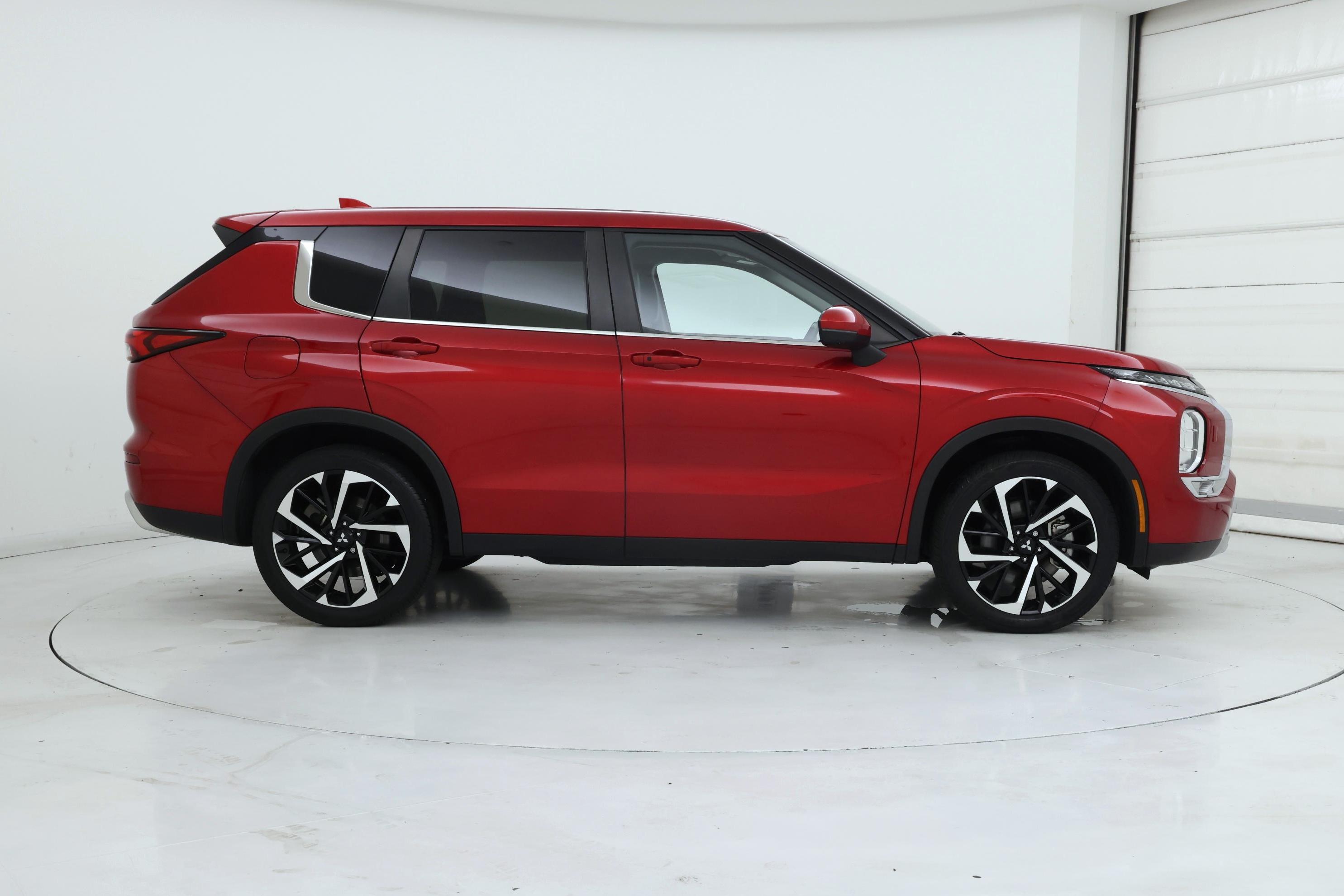 Thumbnail: 2024 Mitsubishi Outlander - 7