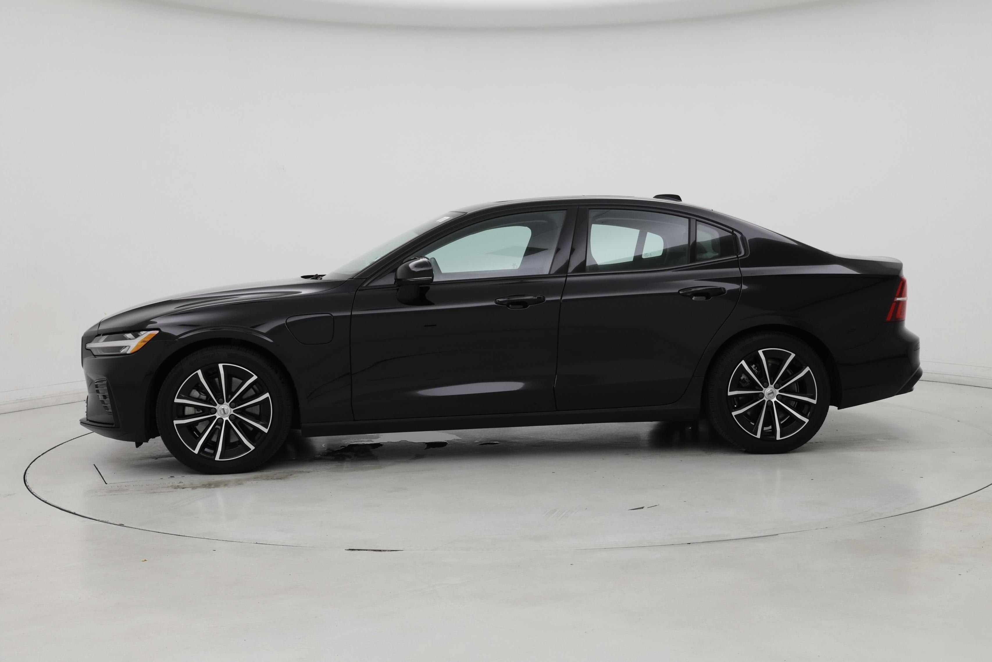 Thumbnail: 2023 Volvo S60 - 3
