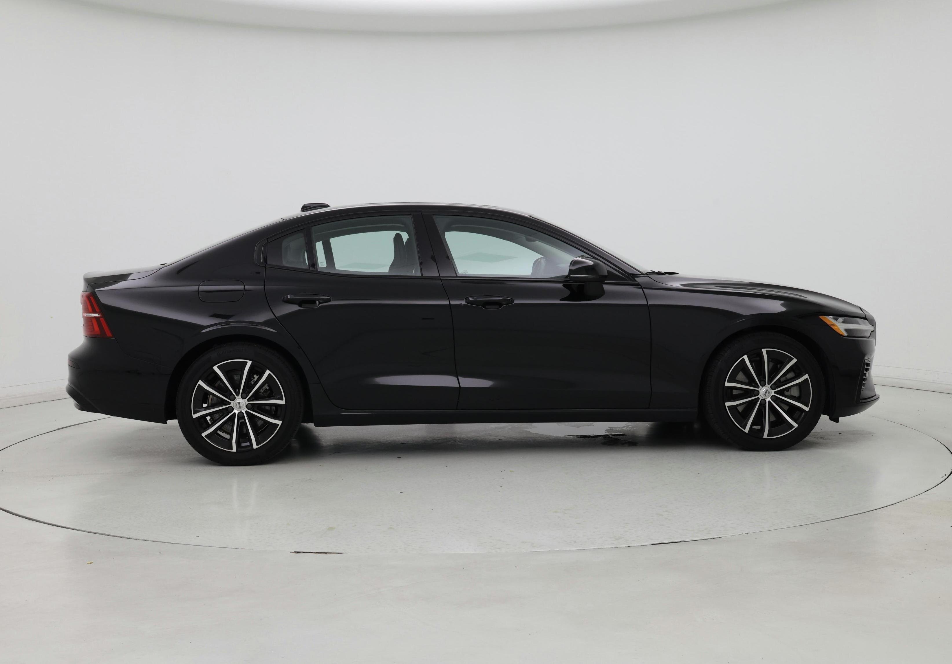 Thumbnail: 2023 Volvo S60 - 7