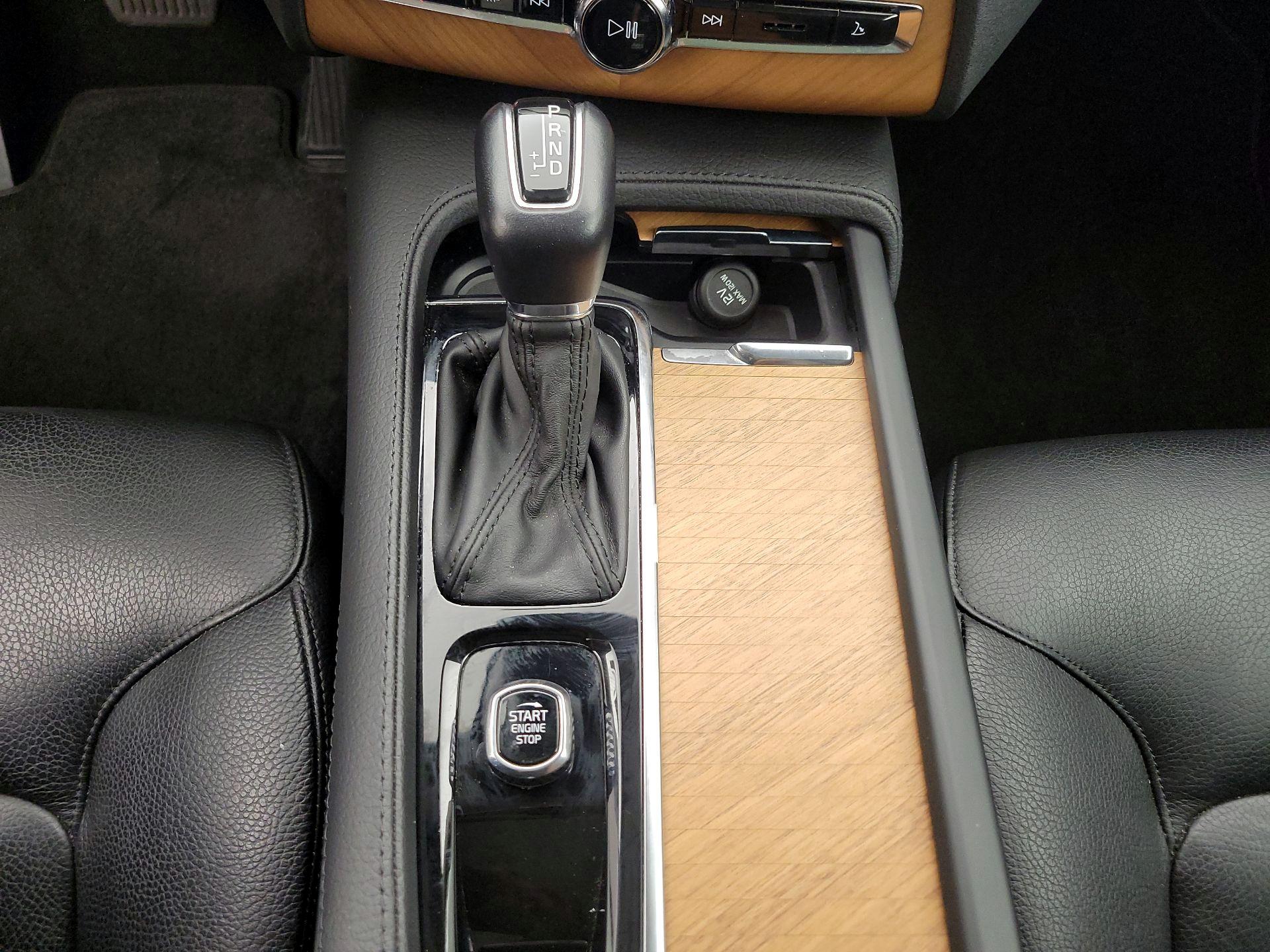 Thumbnail: 2022 Volvo XC90 - 17