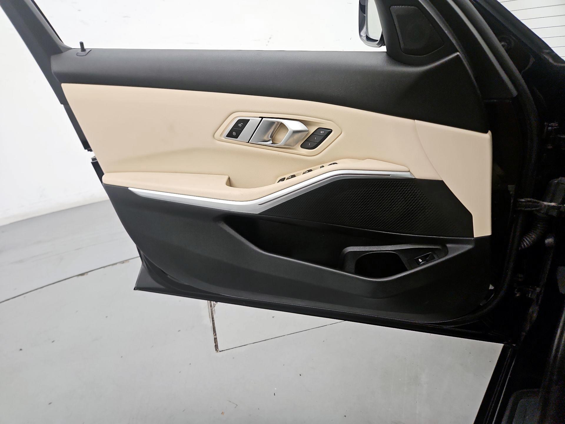 Thumbnail: 2021 BMW 3 Series - 10