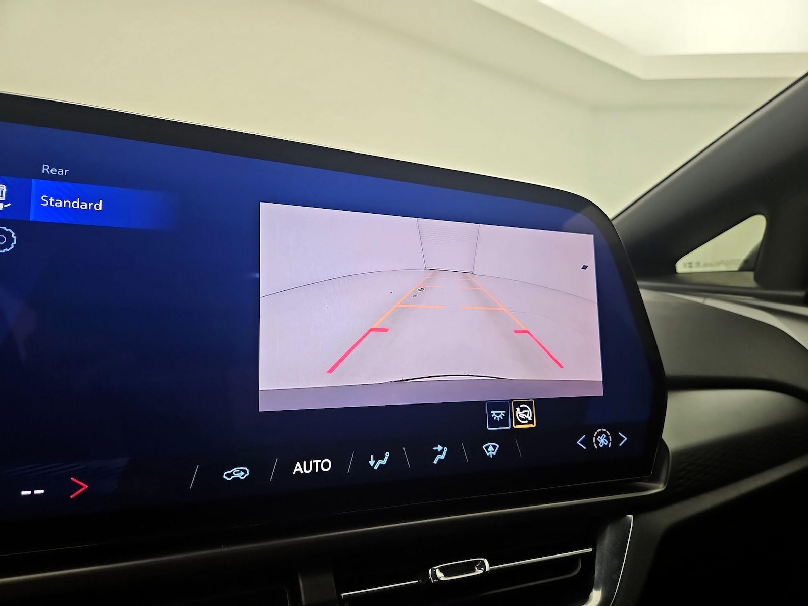 2025 Chevrolet Equinox EV 1LT - Photo 16