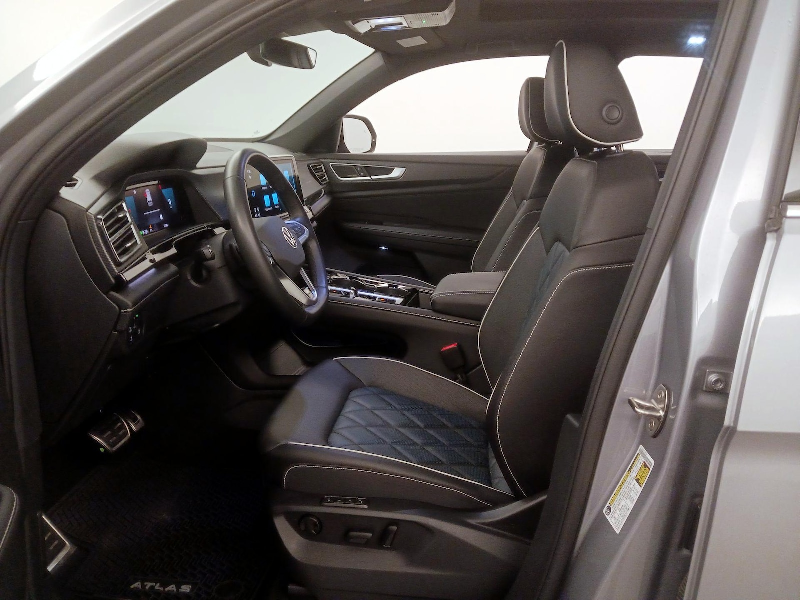 2025 Volkswagen Atlas Cross Sport SEL Premium R-LINE - Photo 12