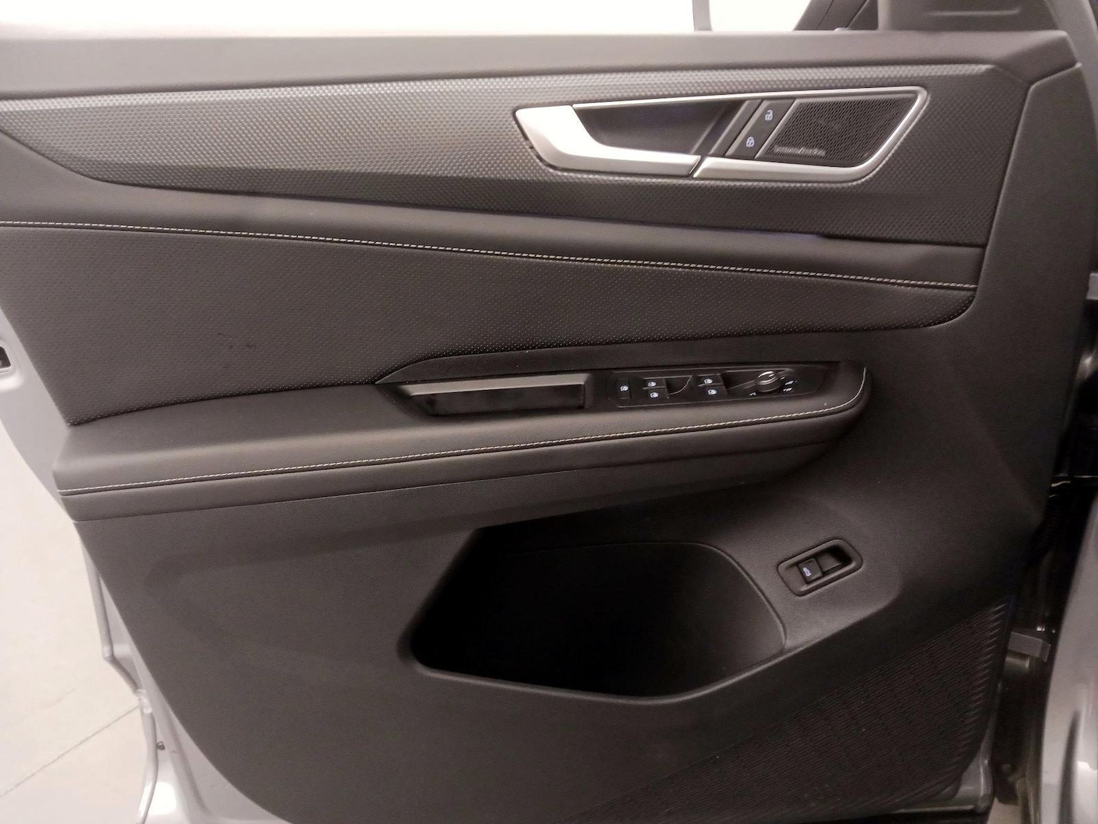 2025 Volkswagen Atlas Cross Sport SEL Premium R-LINE - Photo 13