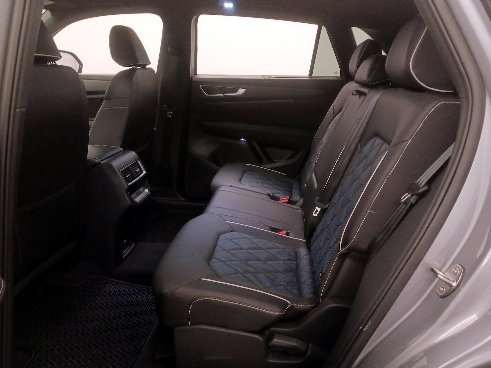 2025 Volkswagen Atlas Cross Sport SEL Premium R-LINE - Photo 22
