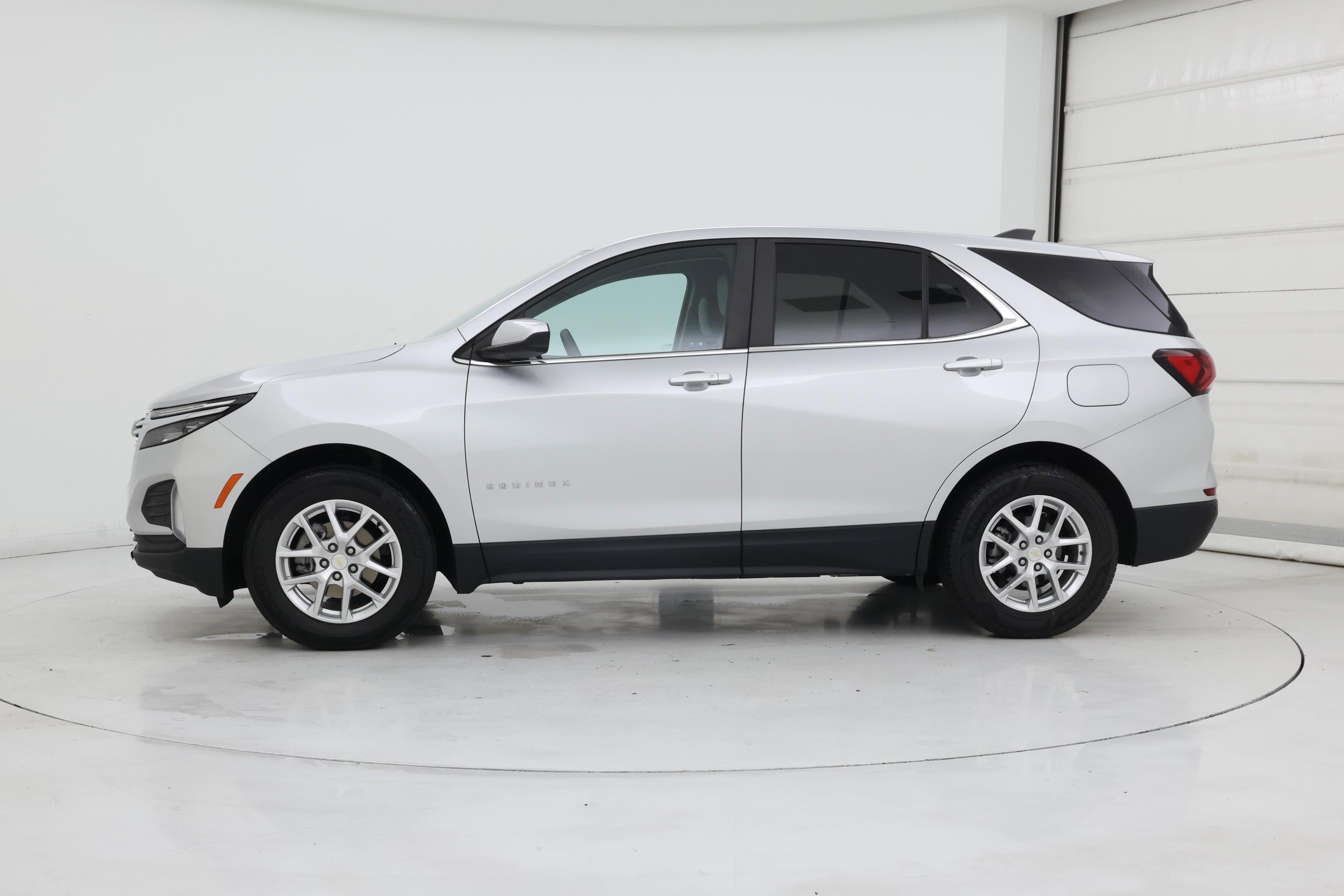 Thumbnail: 2022 Chevrolet Equinox - 3
