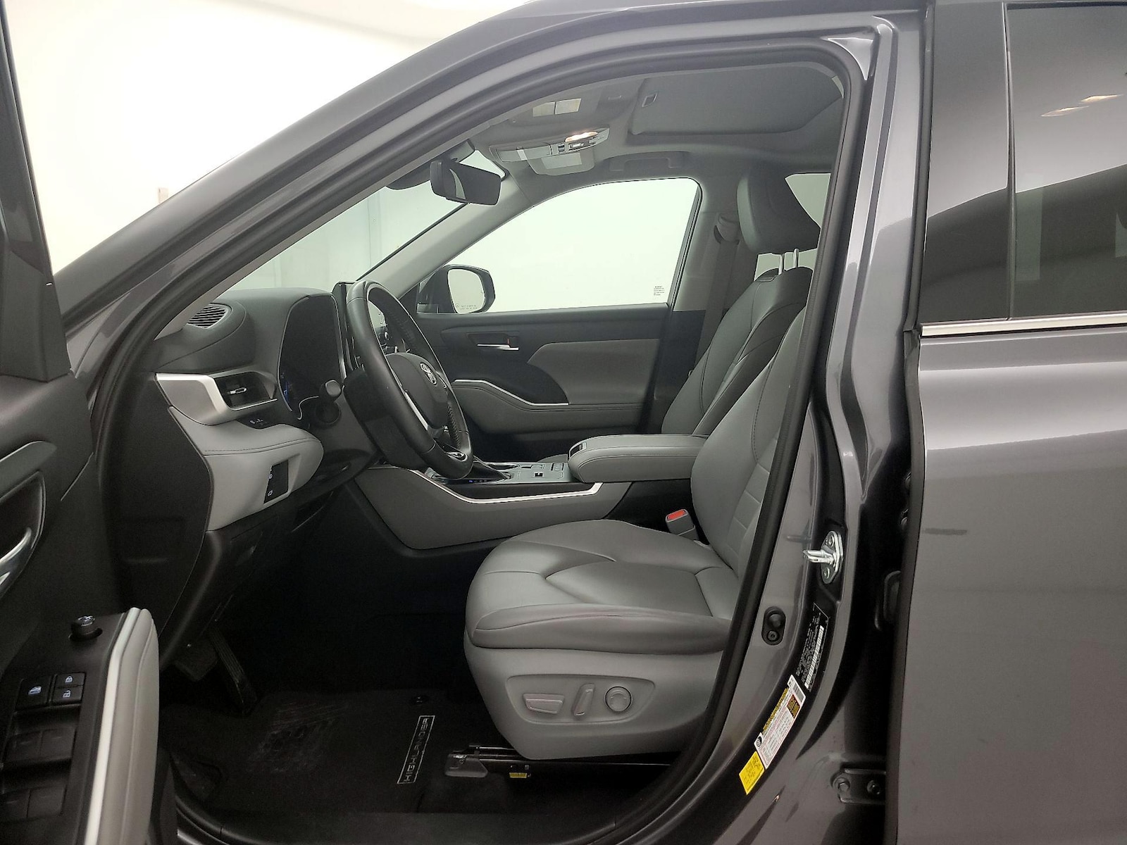 2021 Toyota Highlander XLE - Photo 12