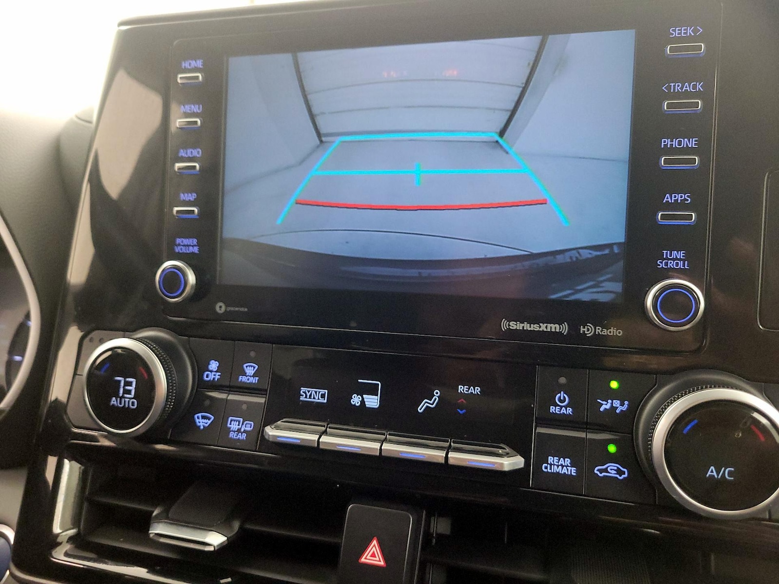 2021 Toyota Highlander XLE - Photo 15