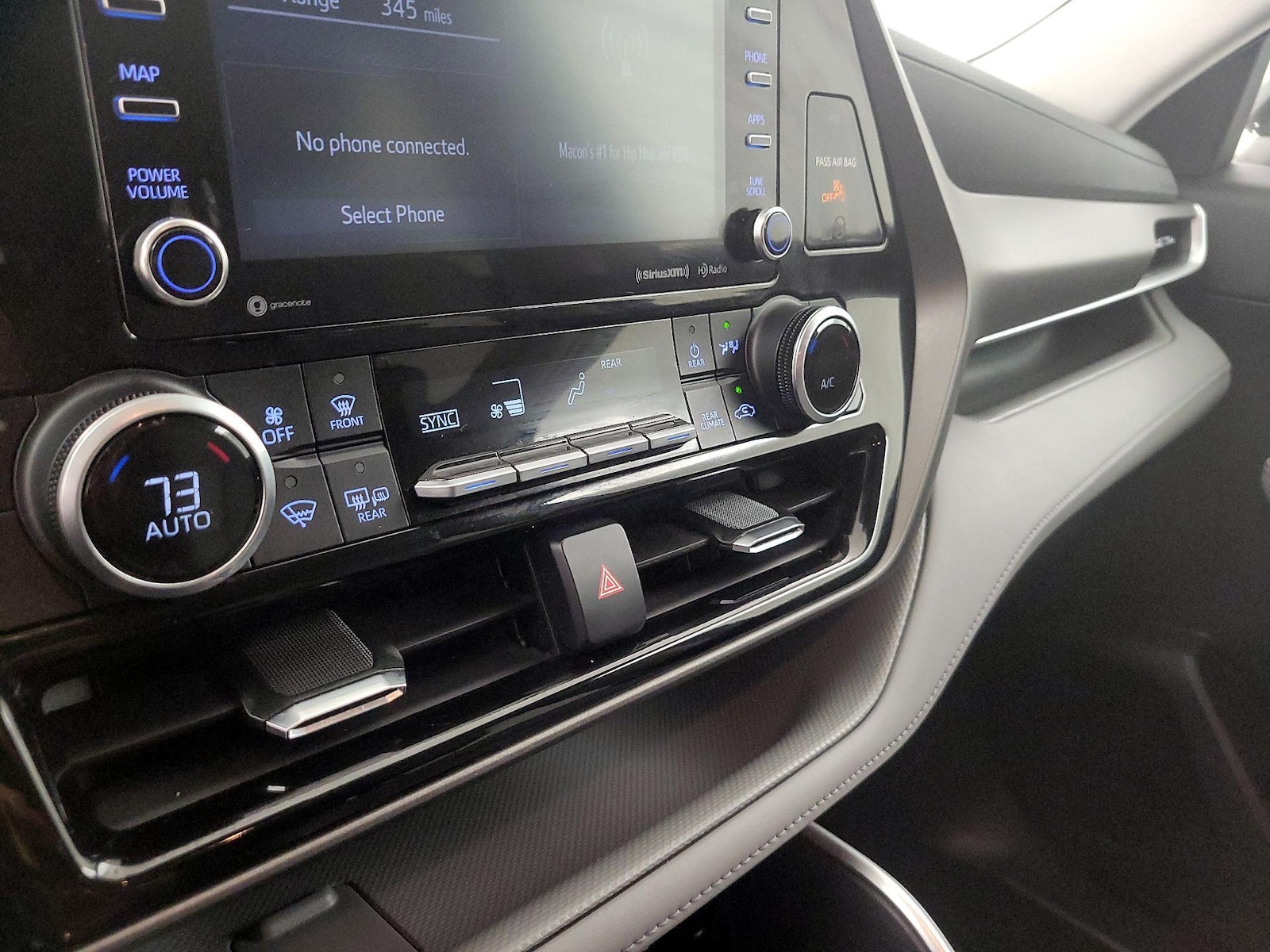 2021 Toyota Highlander XLE - Photo 17
