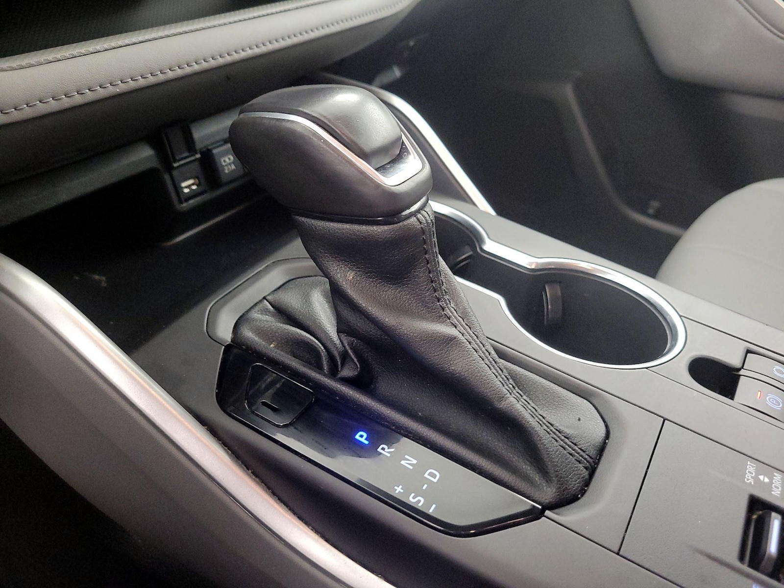 2021 Toyota Highlander XLE - Photo 18