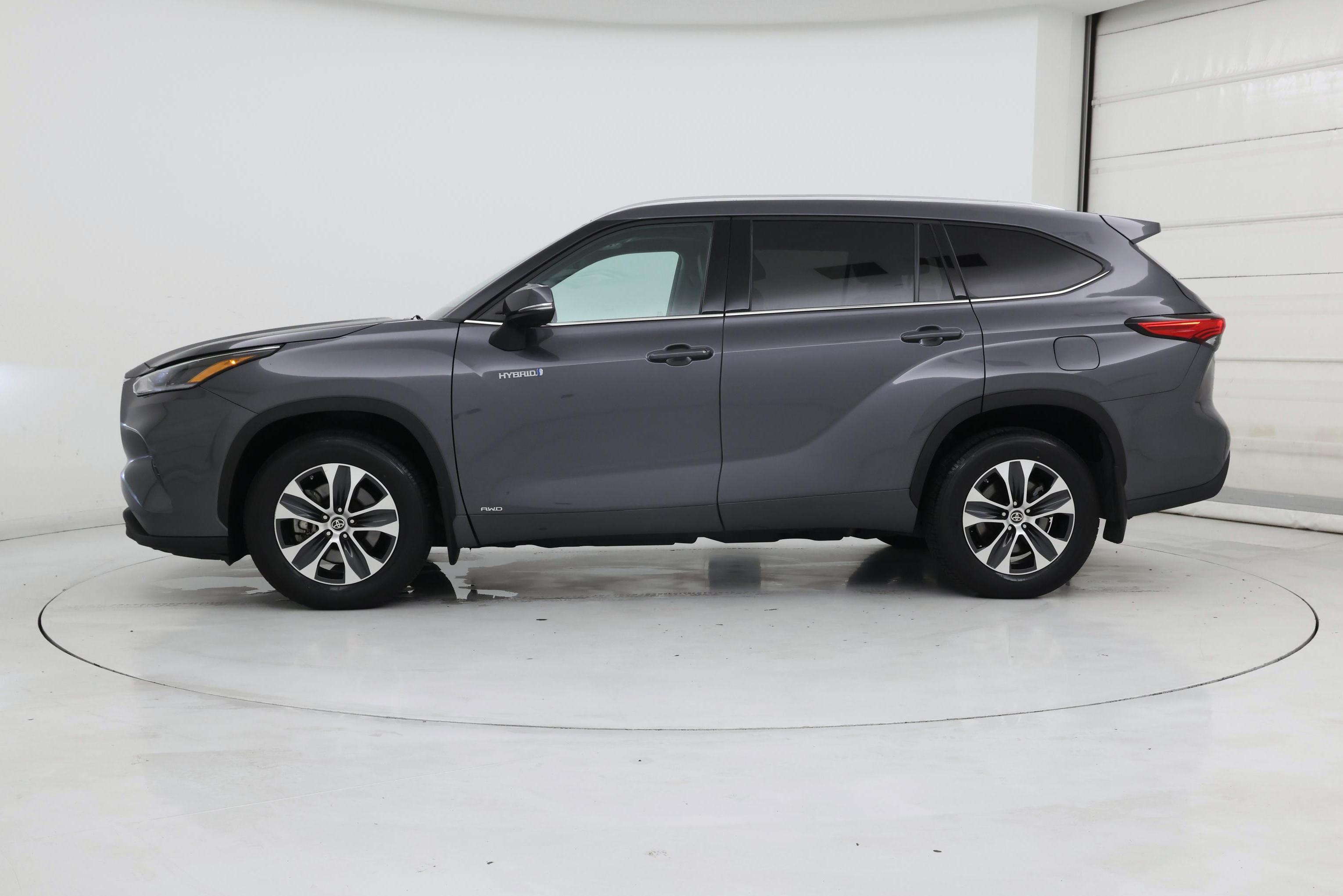 Thumbnail: 2021 Toyota Highlander - 3