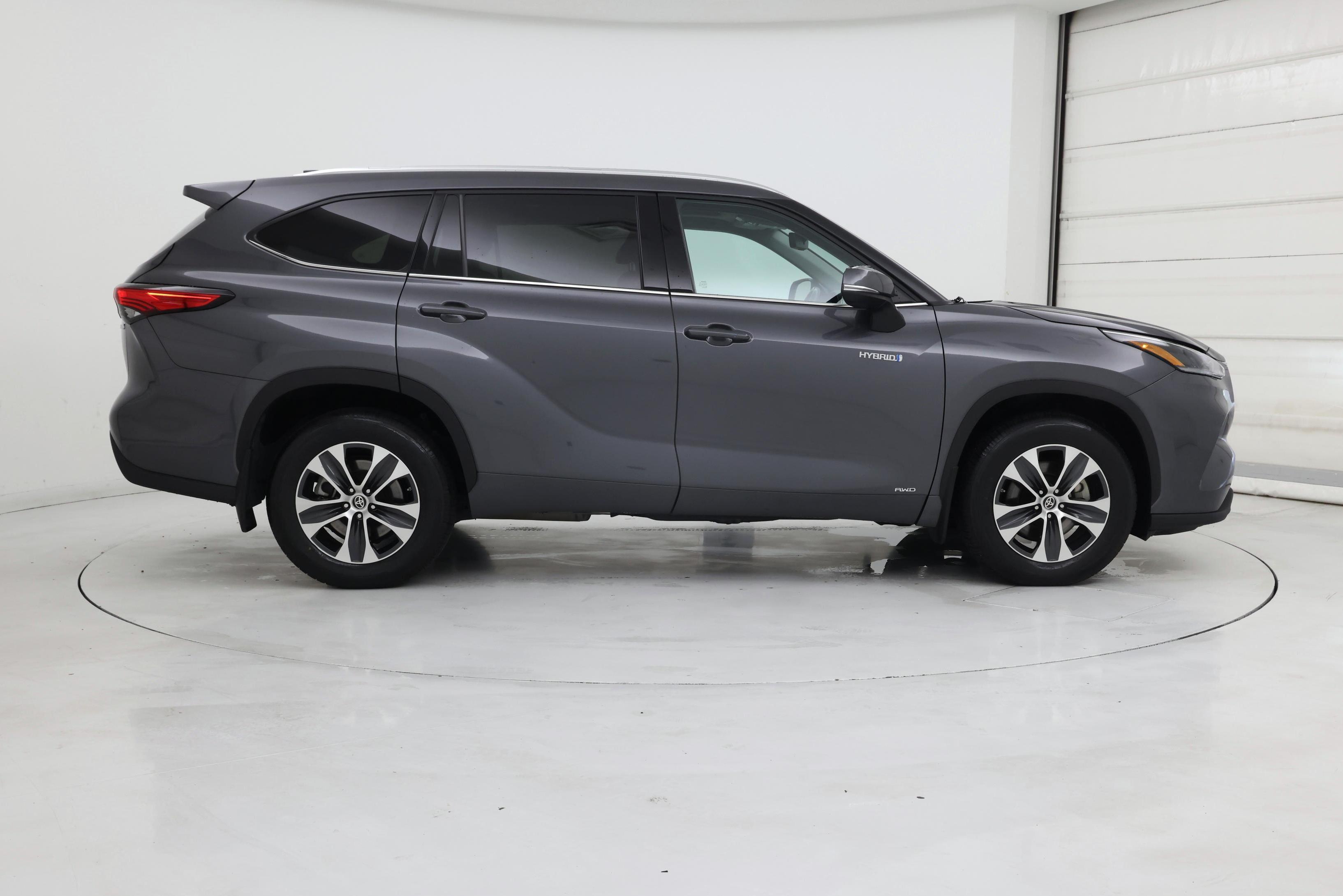 Thumbnail: 2021 Toyota Highlander - 7