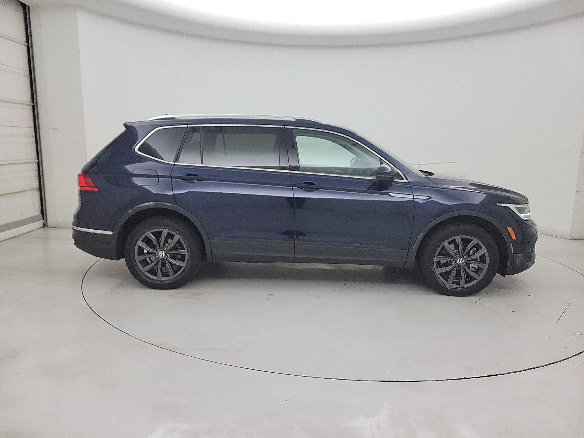 Thumbnail: 2023 Volkswagen Tiguan - 4