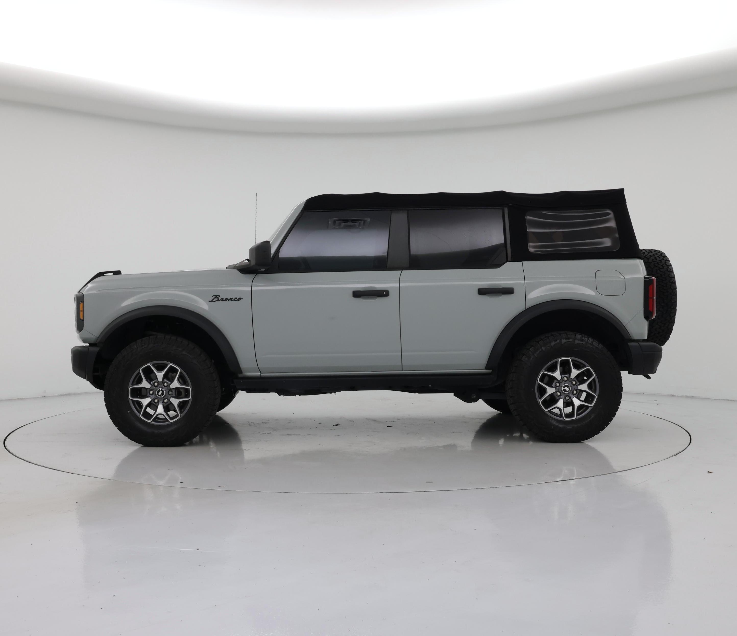 Thumbnail: 2022 Ford Bronco - 3