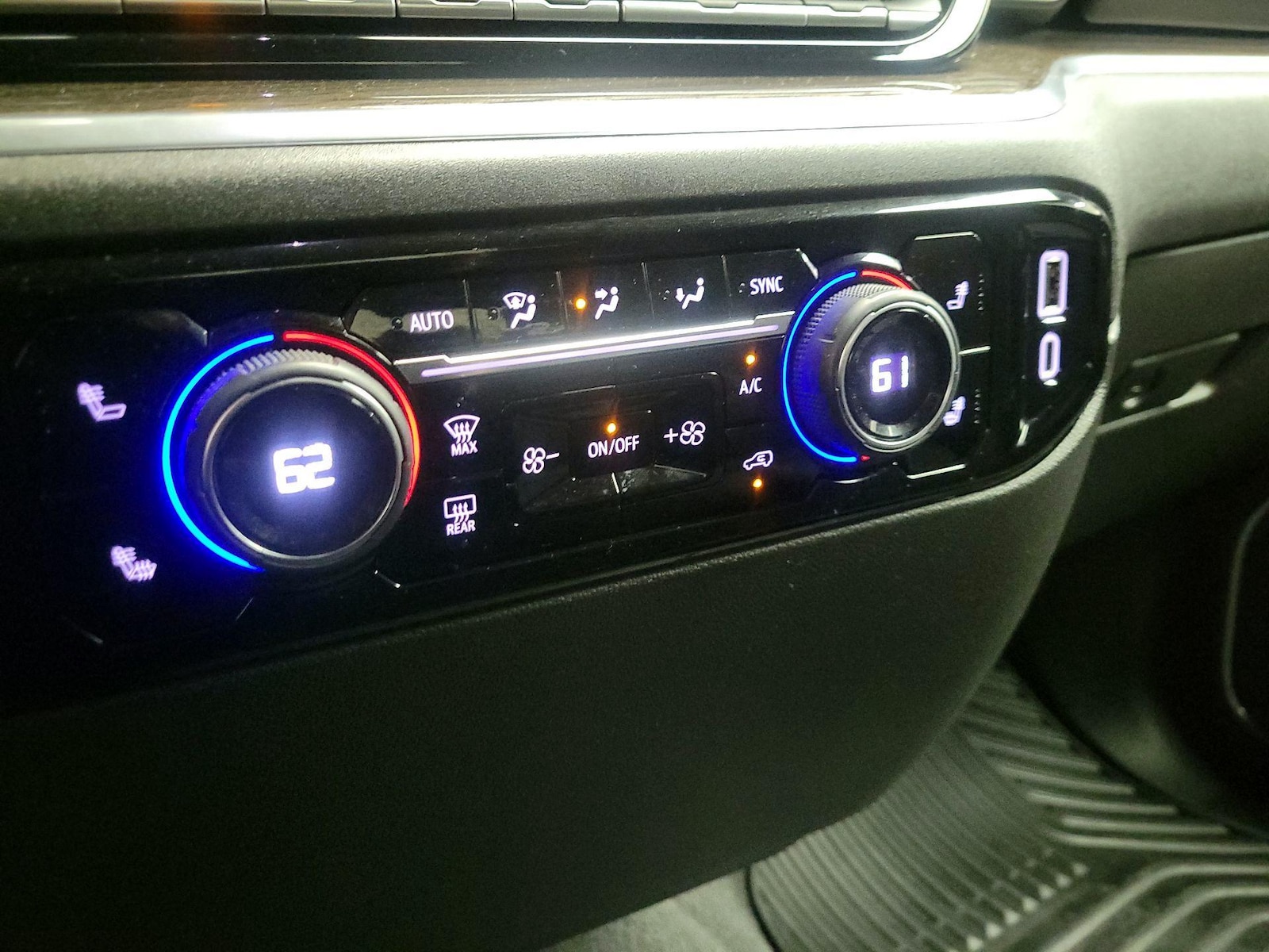 2025 Chevrolet Silverado 1500 LT - Photo 18