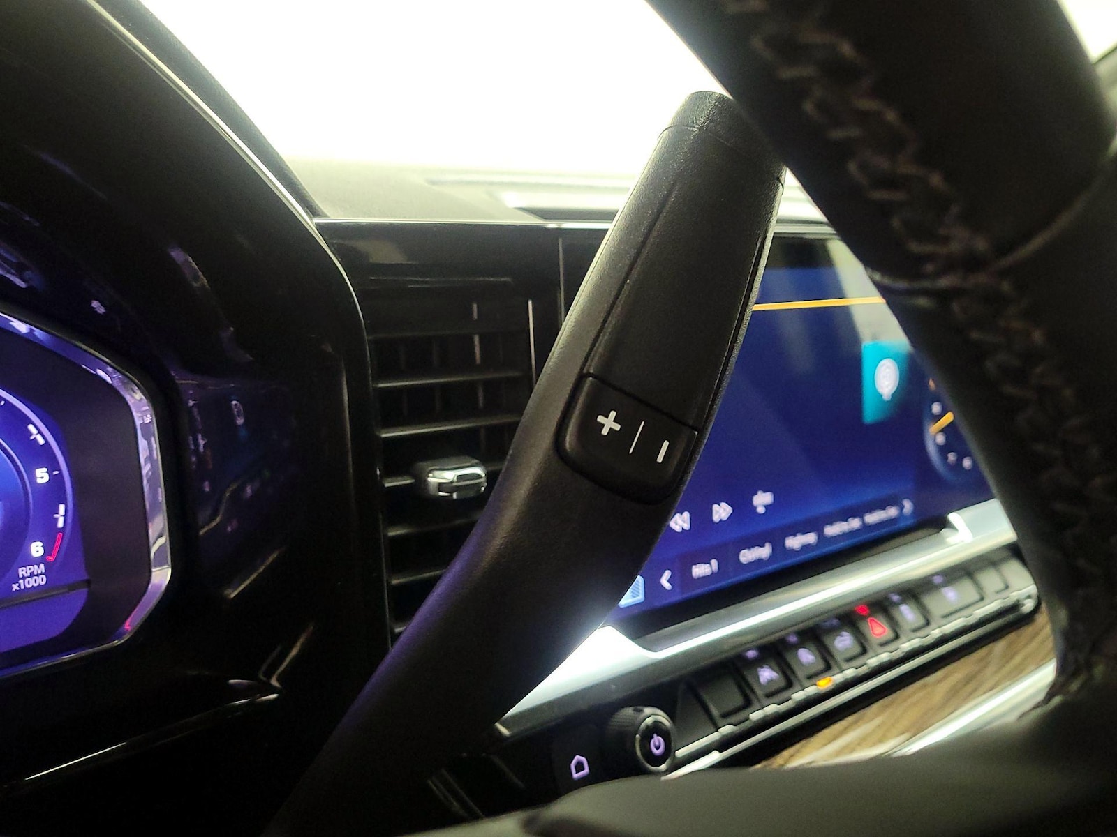 2025 Chevrolet Silverado 1500 LT - Photo 19