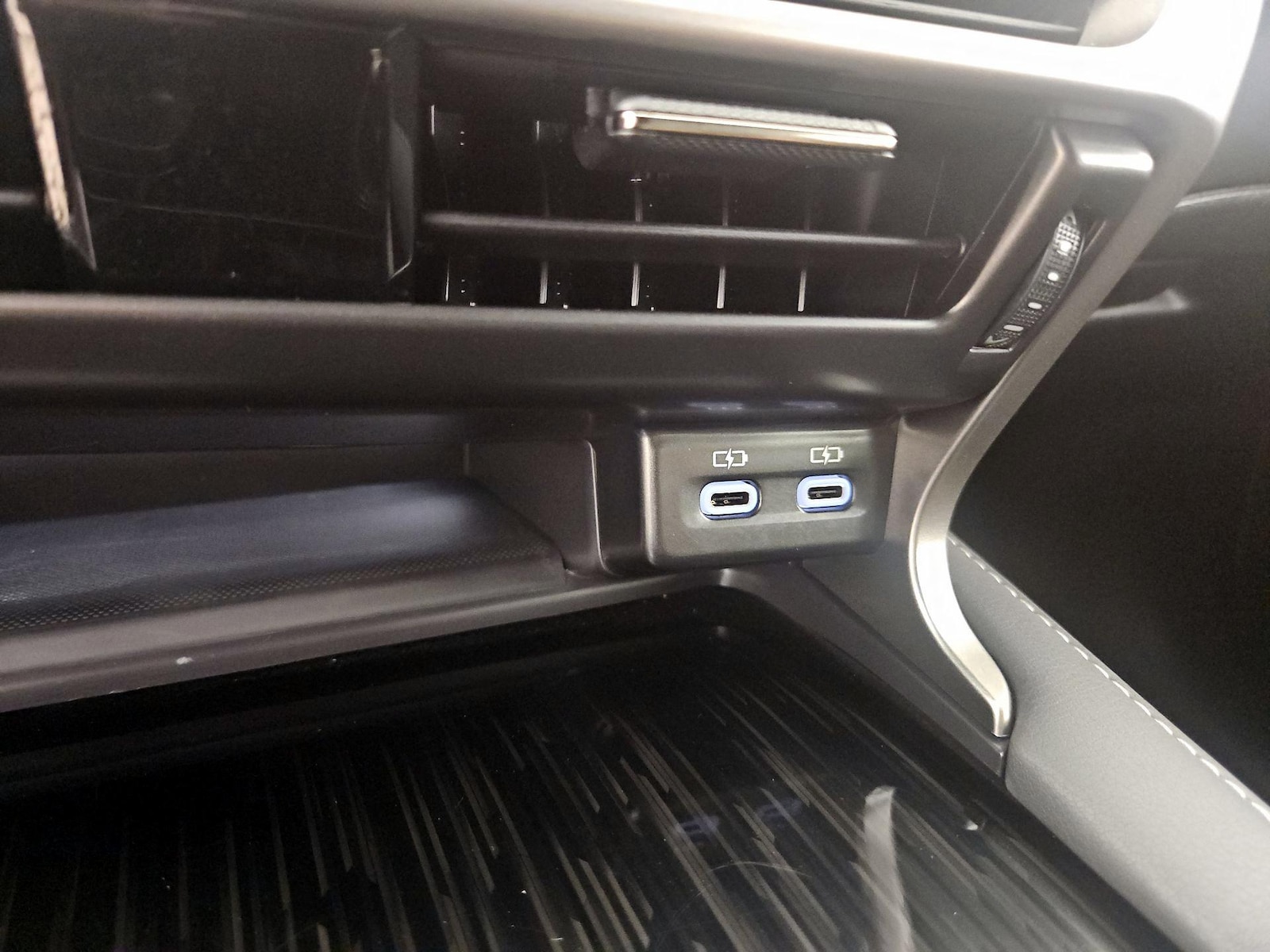 2025 Lexus RX 350 - Photo 19