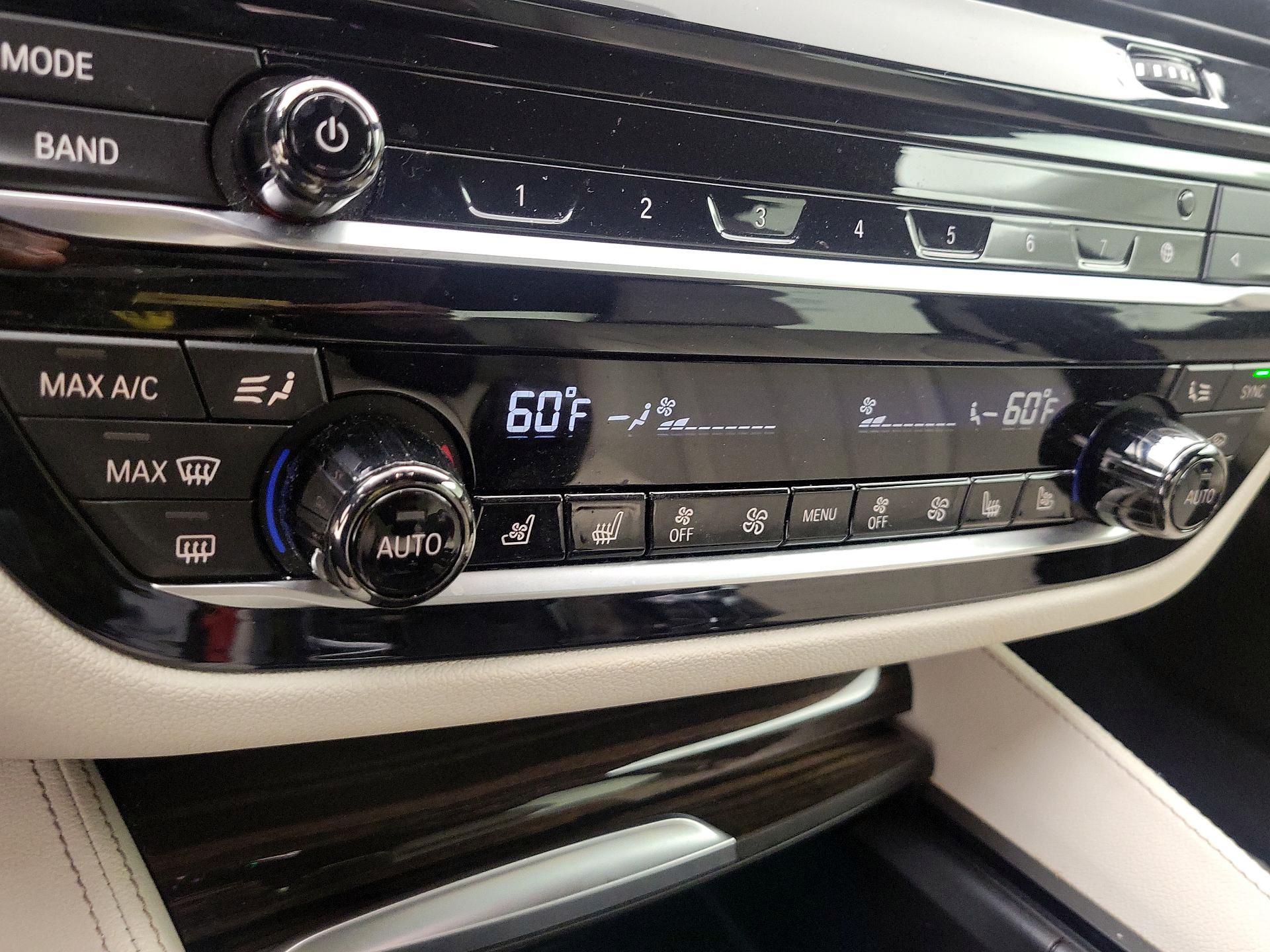 Thumbnail: 2022 BMW 5 Series - 17