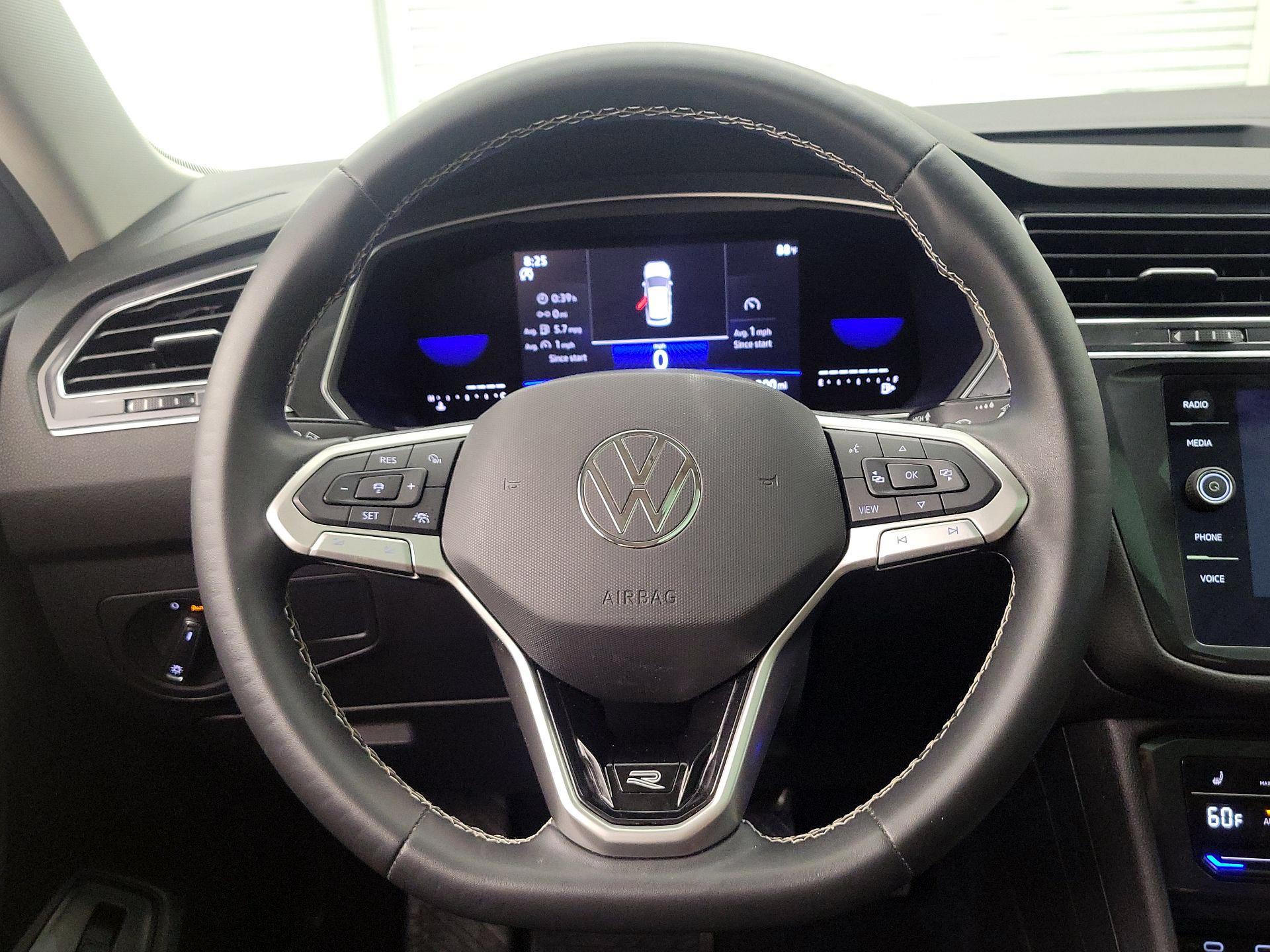 Thumbnail: 2022 Volkswagen Tiguan - 10