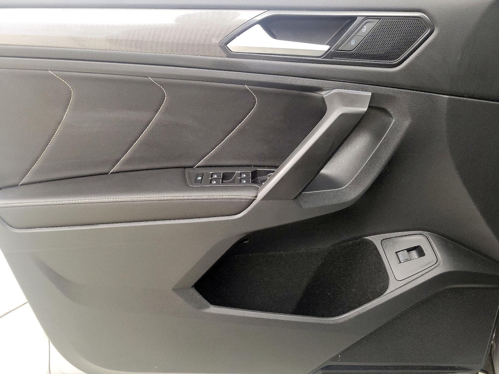 2022 Volkswagen Tiguan SE - Photo 13