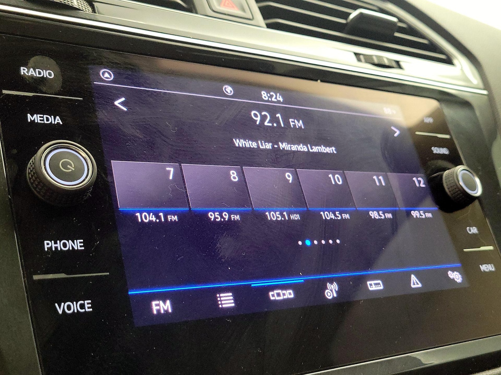 2022 Volkswagen Tiguan SE - Photo 16
