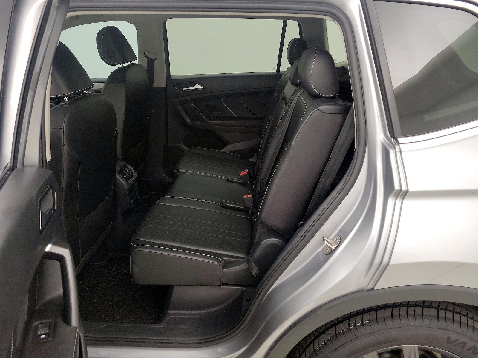 2022 Volkswagen Tiguan SE - Photo 21