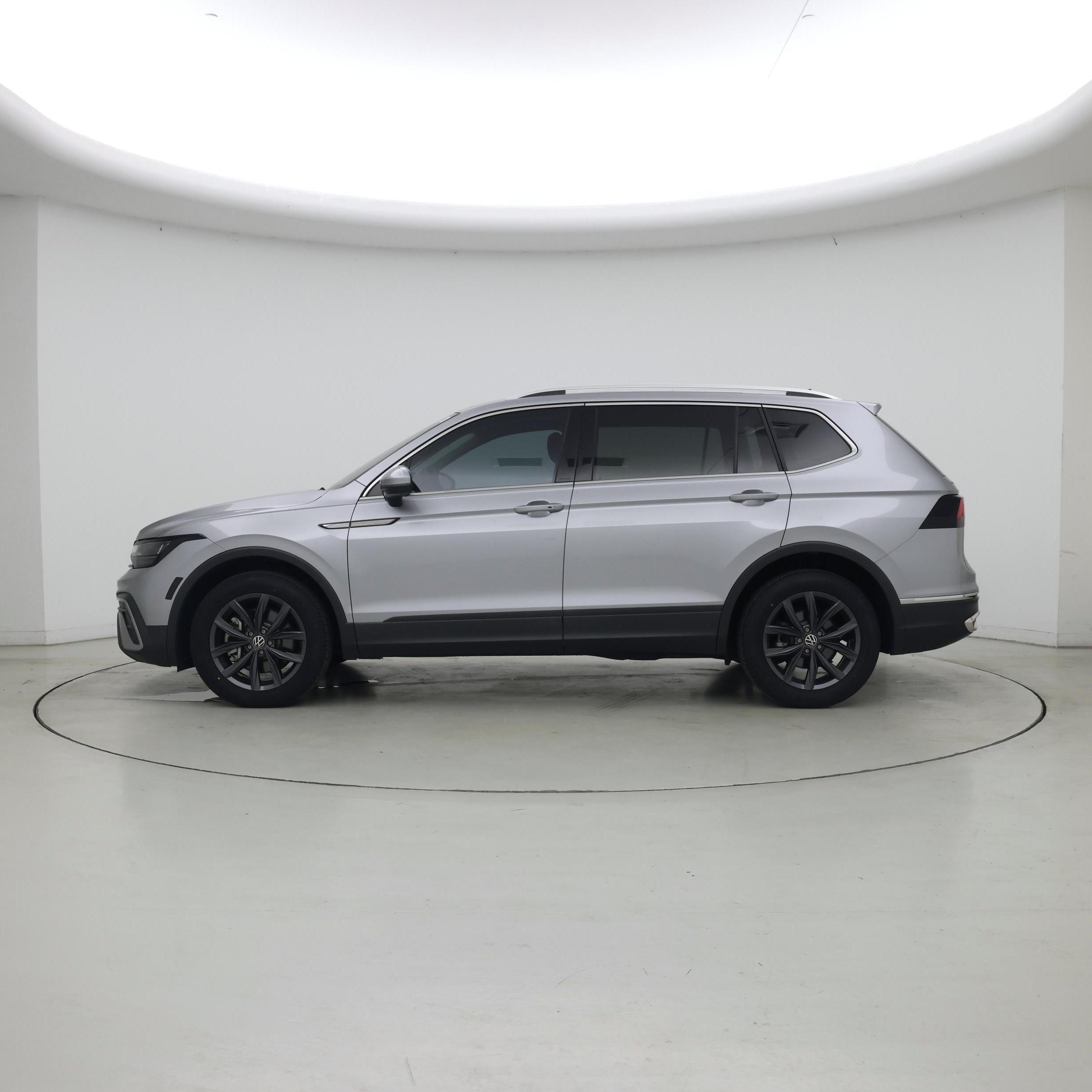 Thumbnail: 2022 Volkswagen Tiguan - 3