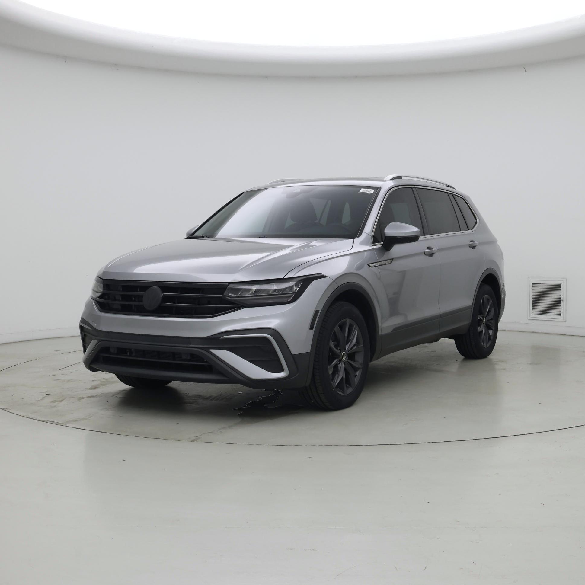 Thumbnail: 2022 Volkswagen Tiguan - 4