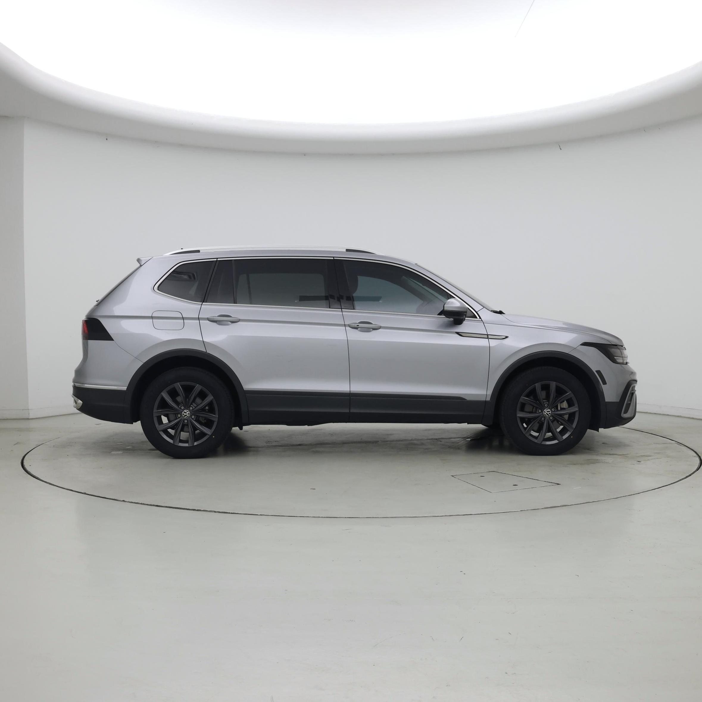 Thumbnail: 2022 Volkswagen Tiguan - 7