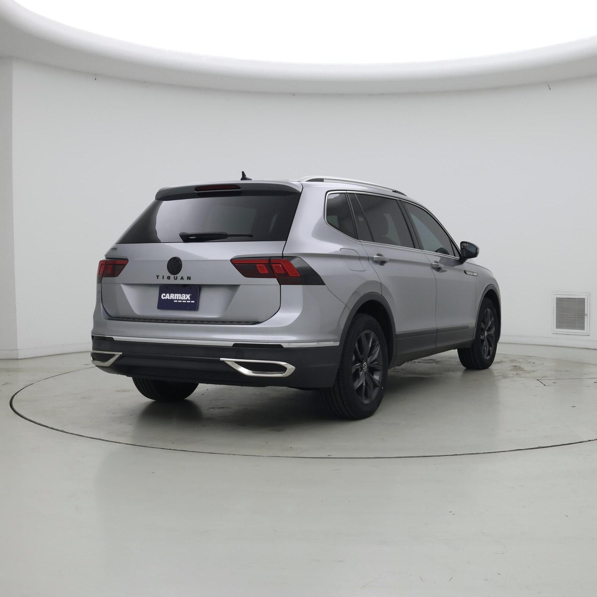 Thumbnail: 2022 Volkswagen Tiguan - 8