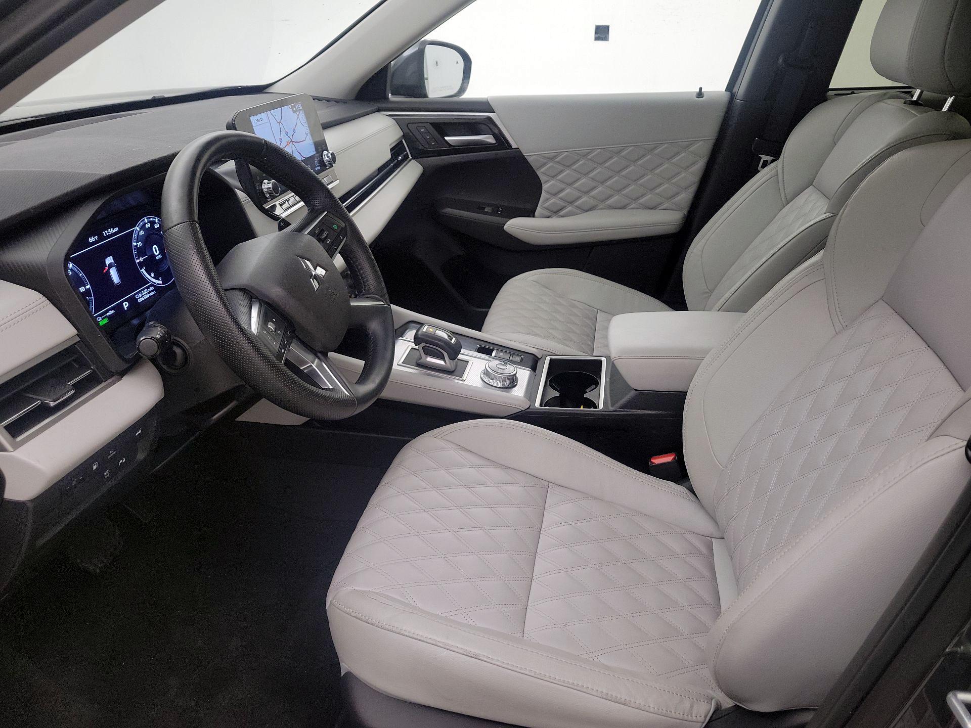 Thumbnail: 2025 Mitsubishi Outlander - 11