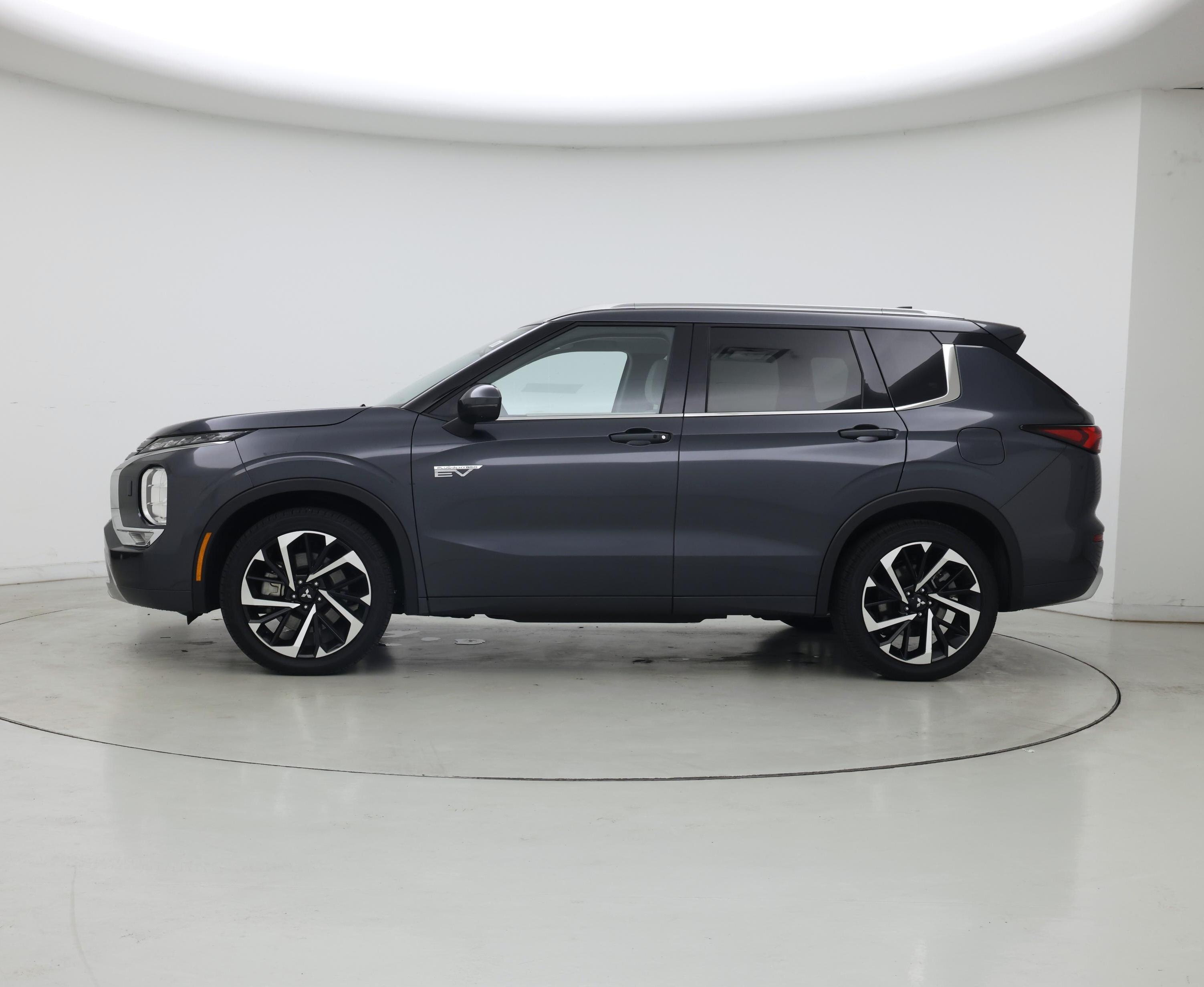 Thumbnail: 2025 Mitsubishi Outlander - 3