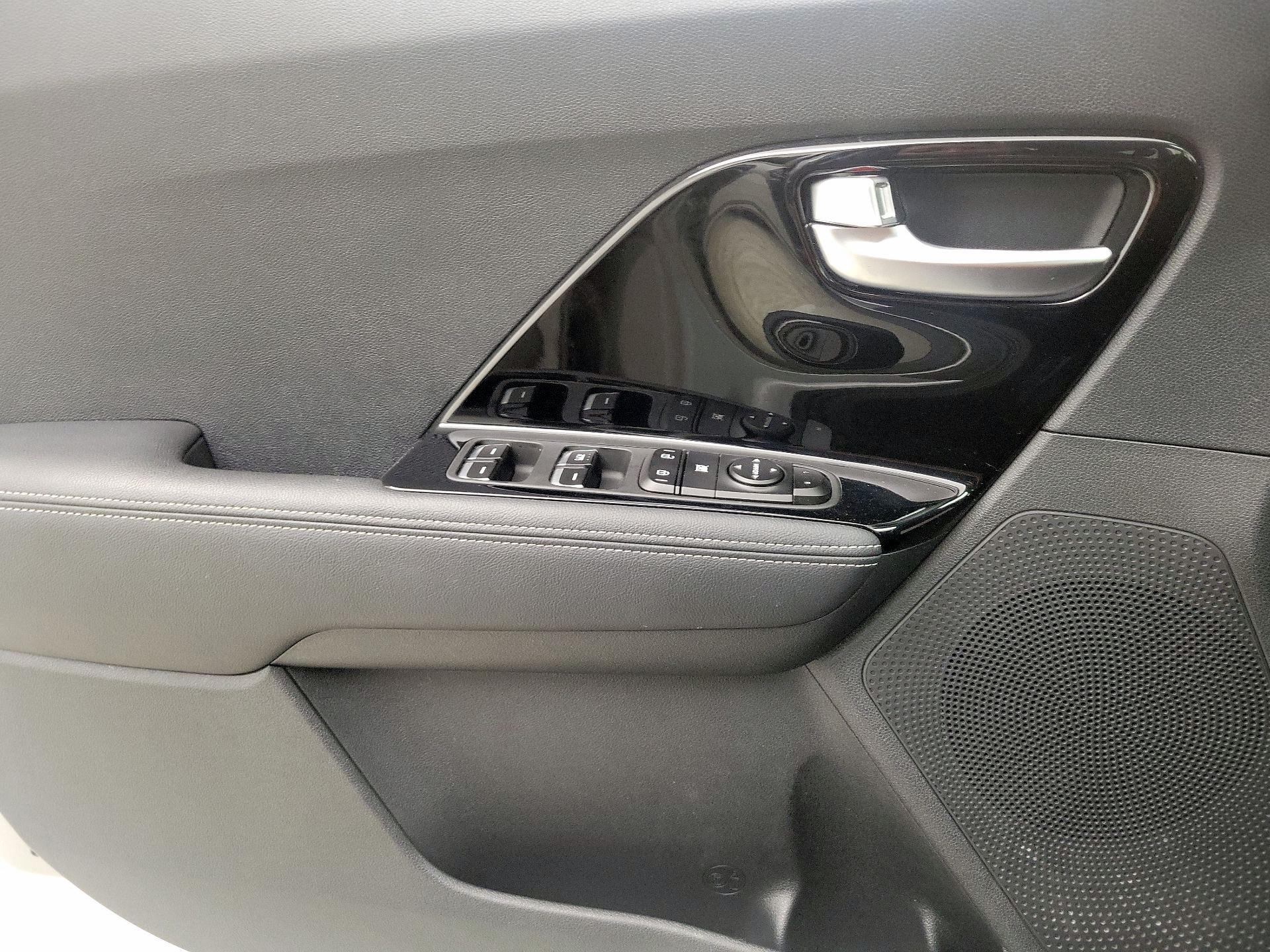 Thumbnail: 2022 Kia Niro - 12