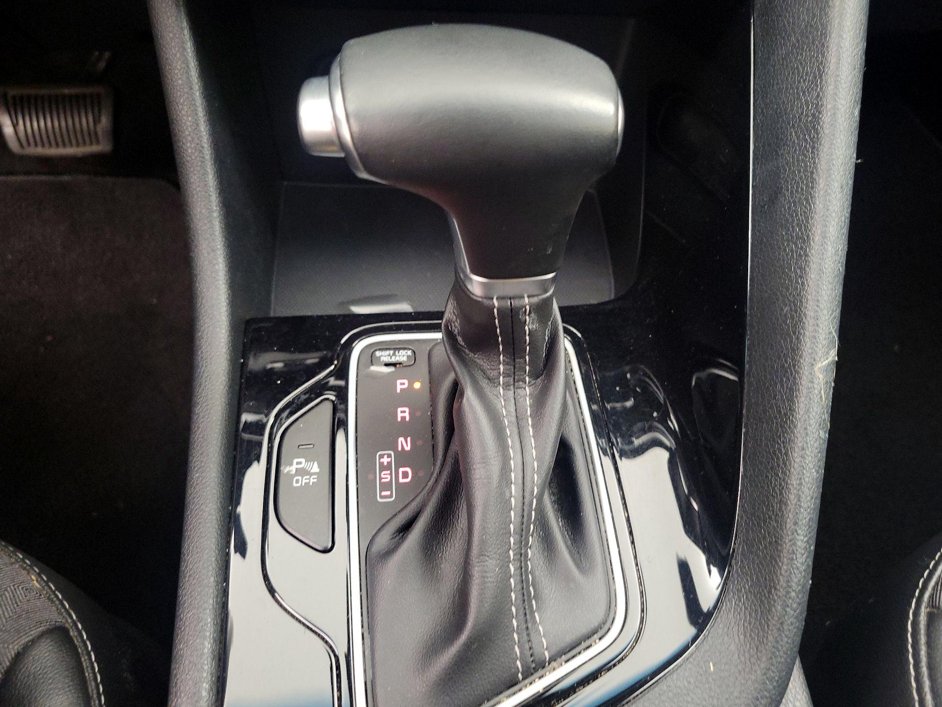 Thumbnail: 2022 Kia Niro - 17