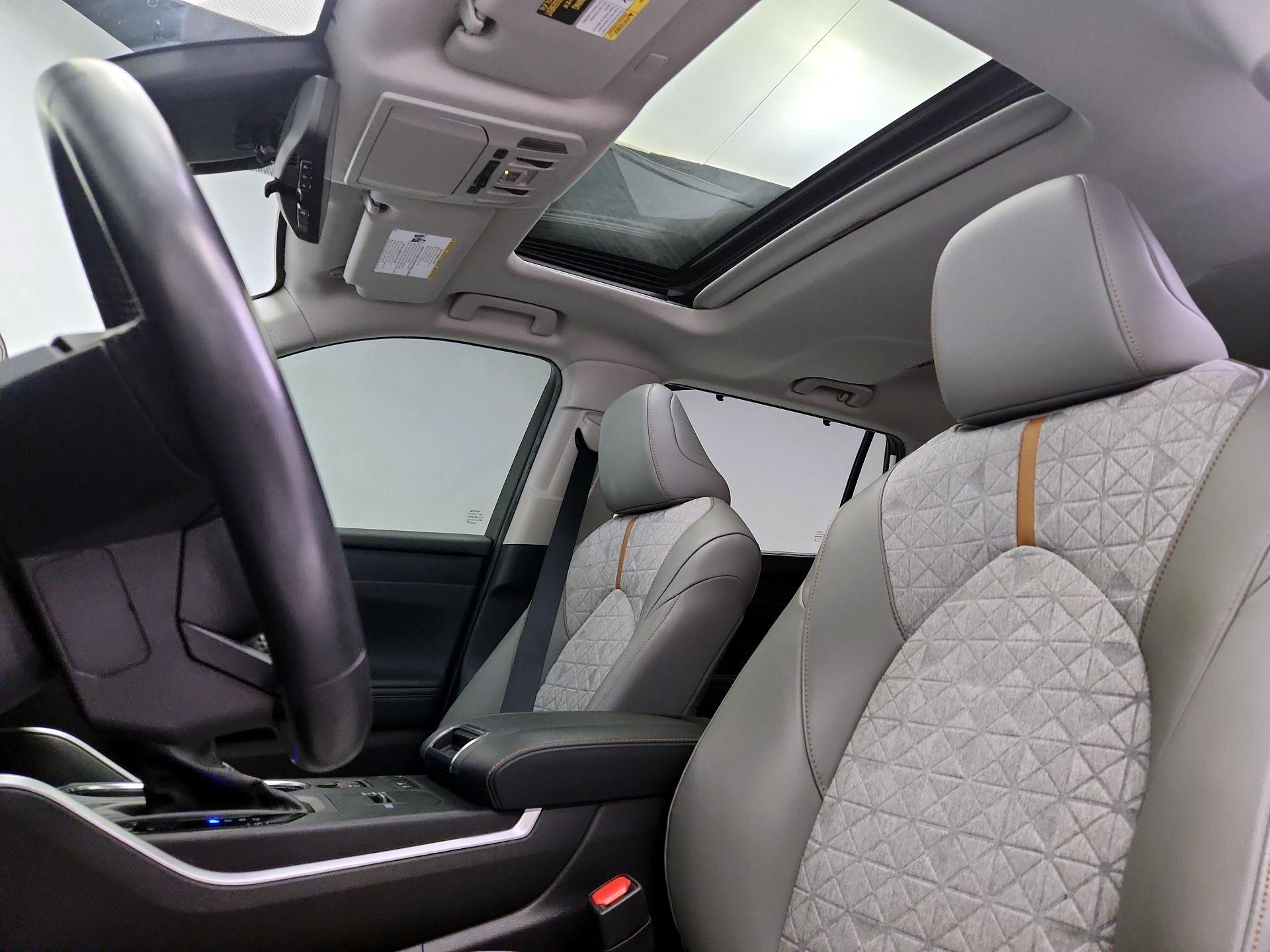 Thumbnail: 2022 Toyota Highlander - 19