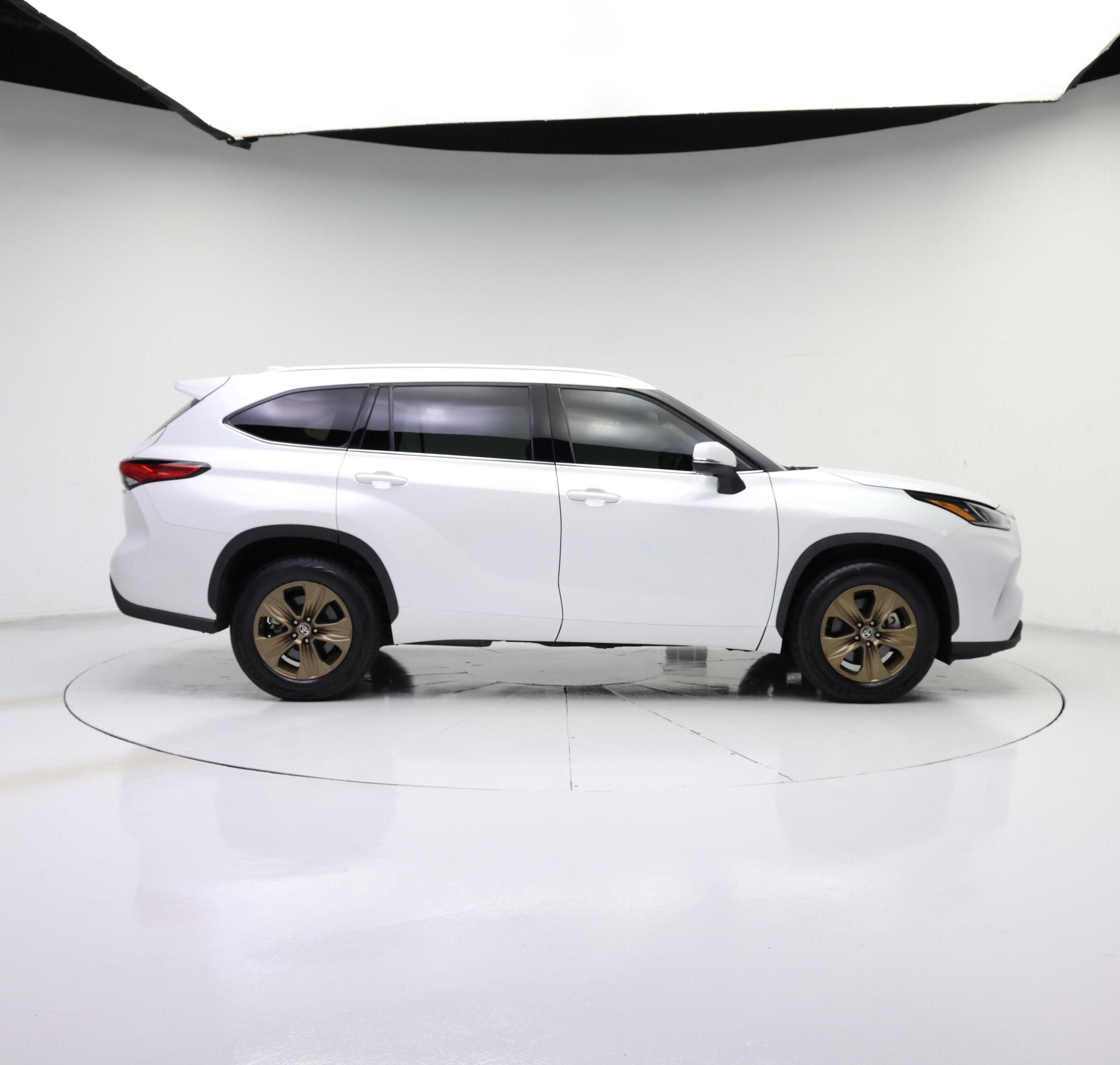 Thumbnail: 2022 Toyota Highlander - 7