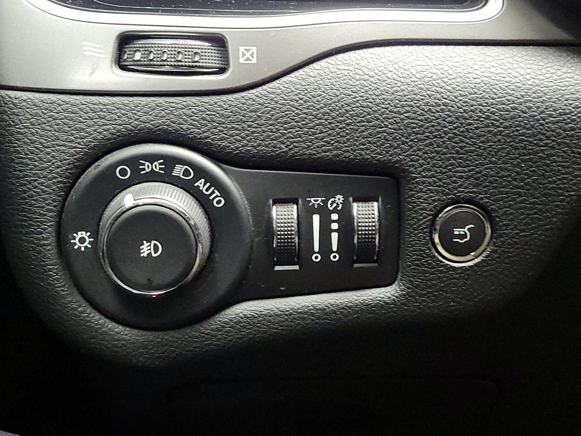 Thumbnail: 2020 Jeep Cherokee - 13