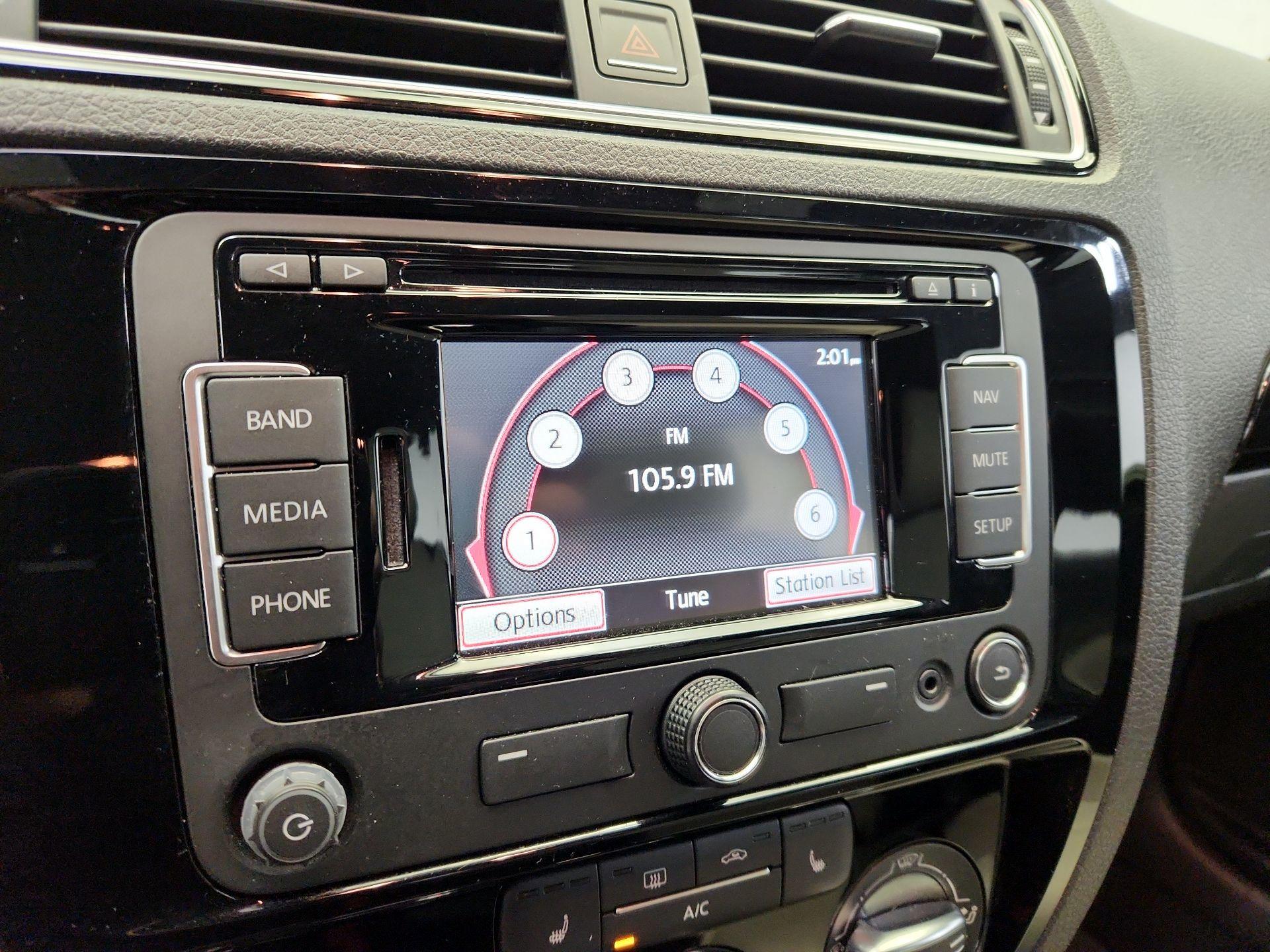 Thumbnail: 2015 Volkswagen Jetta - 16