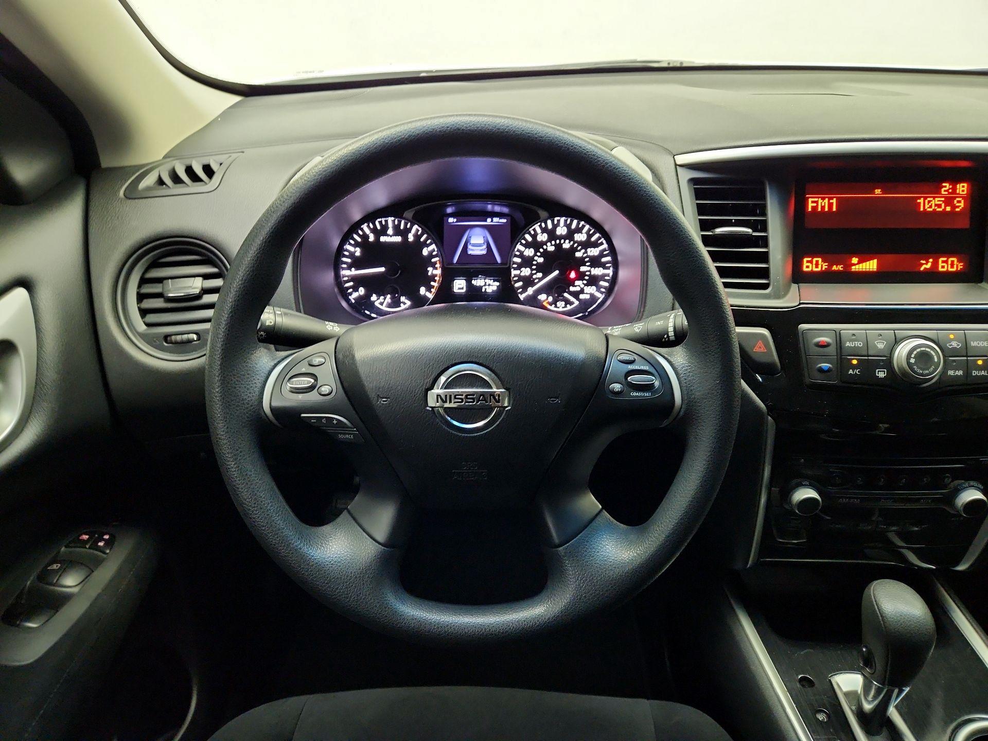 Thumbnail: 2015 Nissan Pathfinder - 10