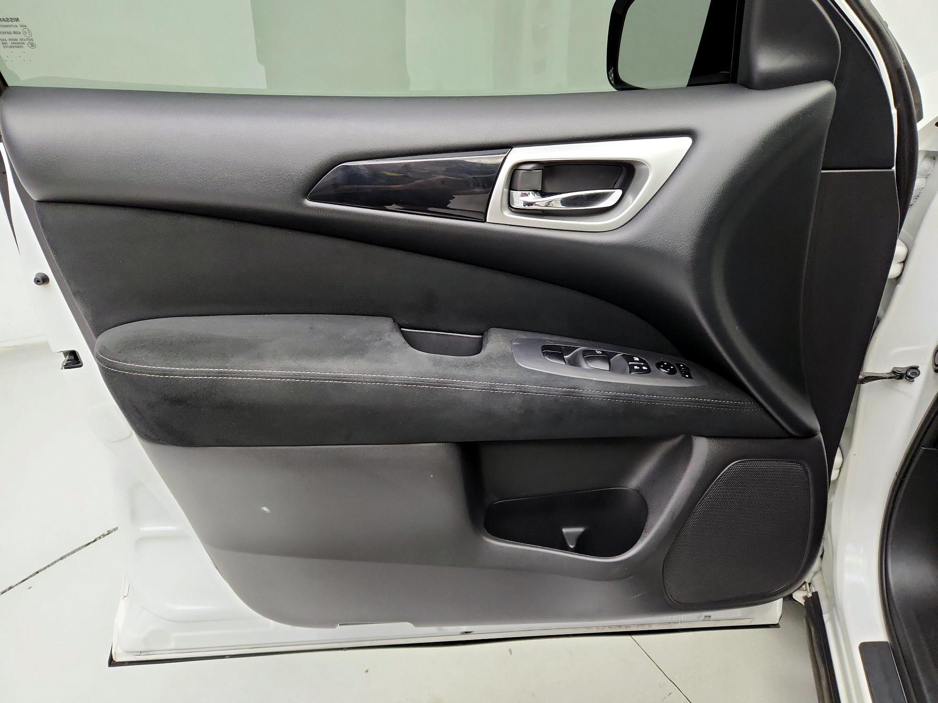 Thumbnail: 2015 Nissan Pathfinder - 12