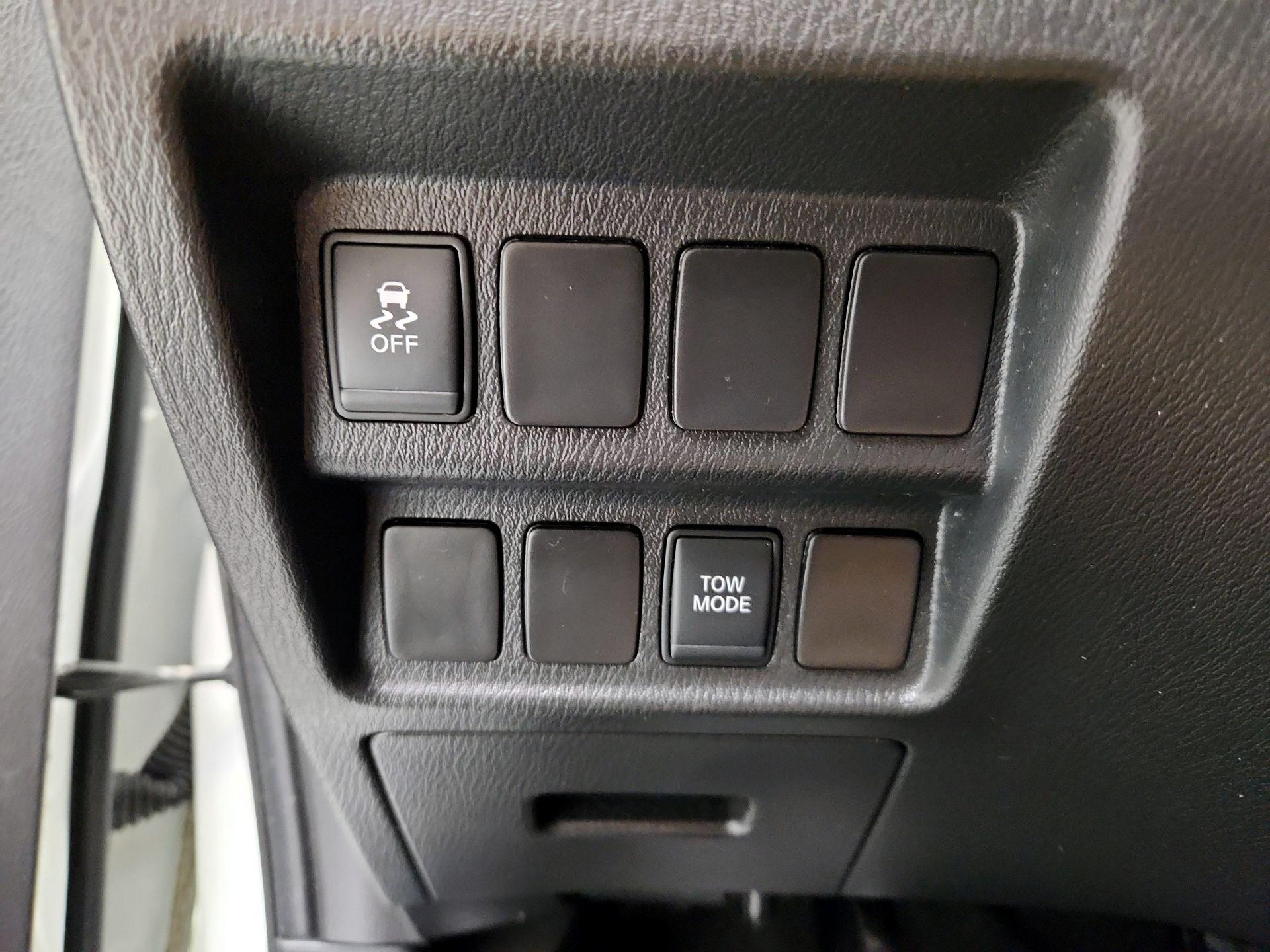 Thumbnail: 2015 Nissan Pathfinder - 13