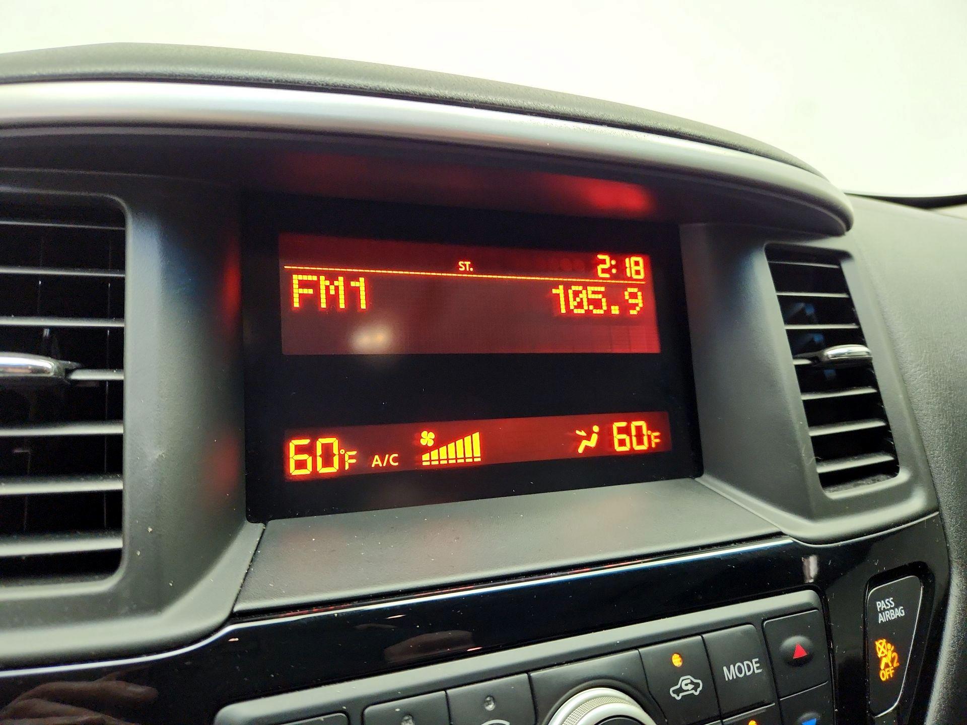 Thumbnail: 2015 Nissan Pathfinder - 14