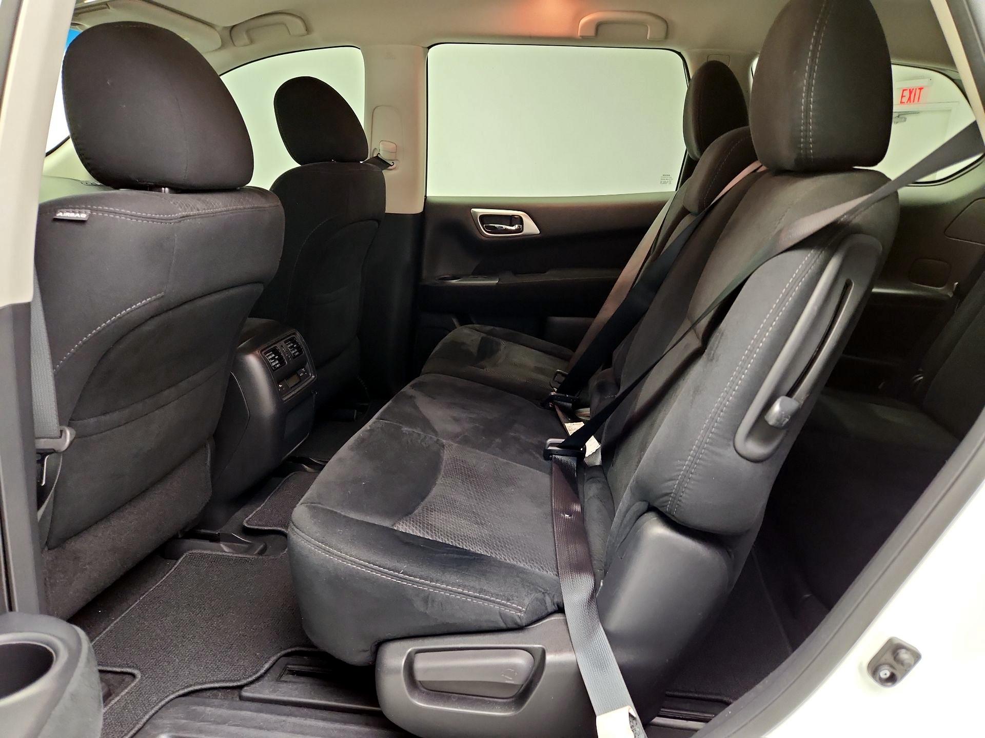 Thumbnail: 2015 Nissan Pathfinder - 18