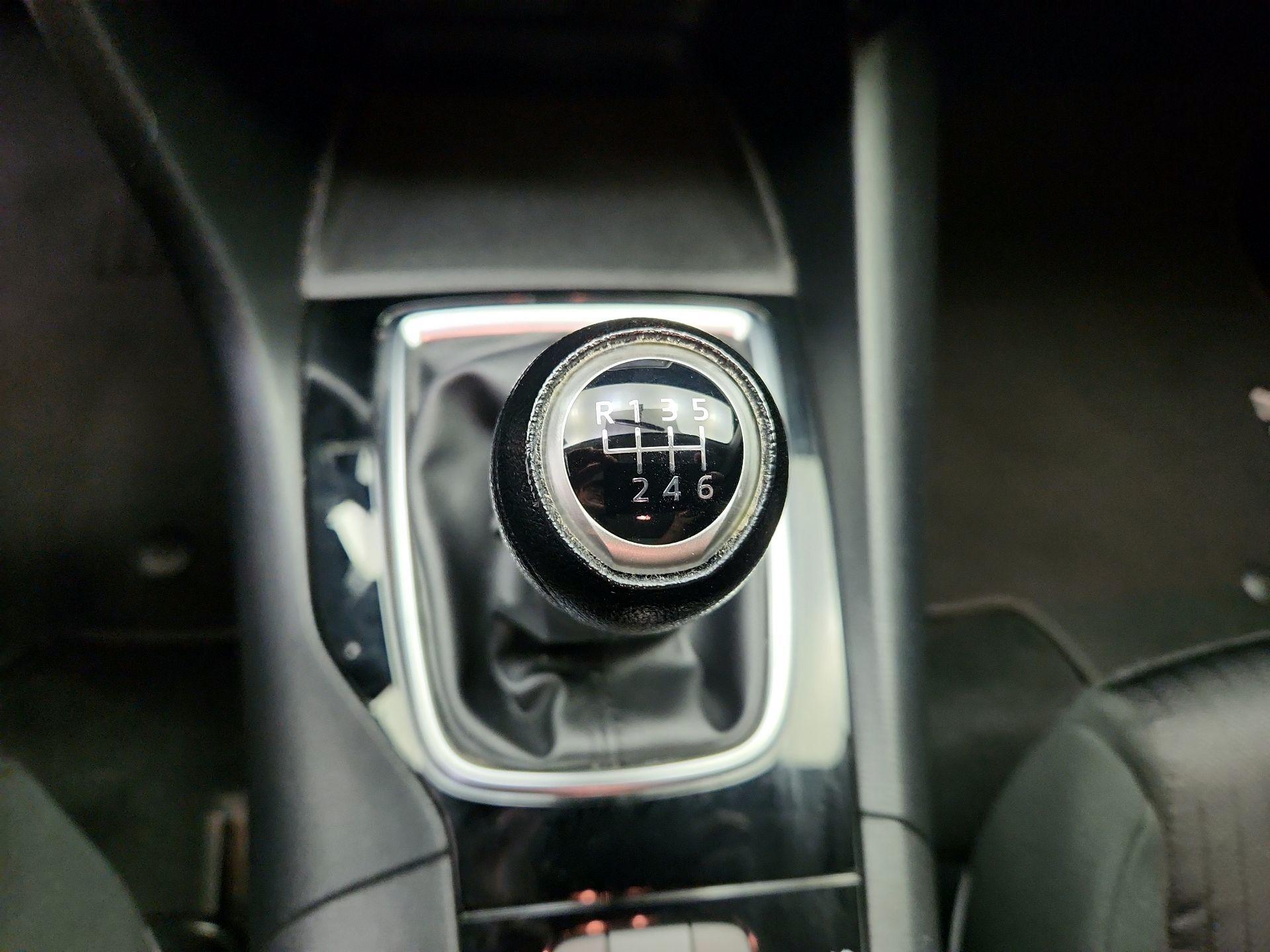 Thumbnail: 2015 Mazda Mazda3 - 16