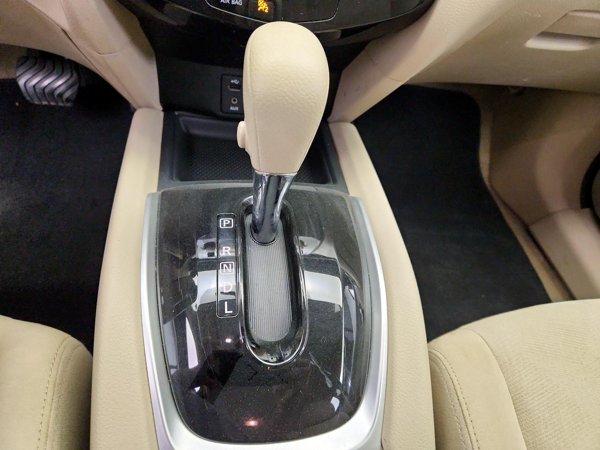 Thumbnail: 2015 Nissan Rogue - 17