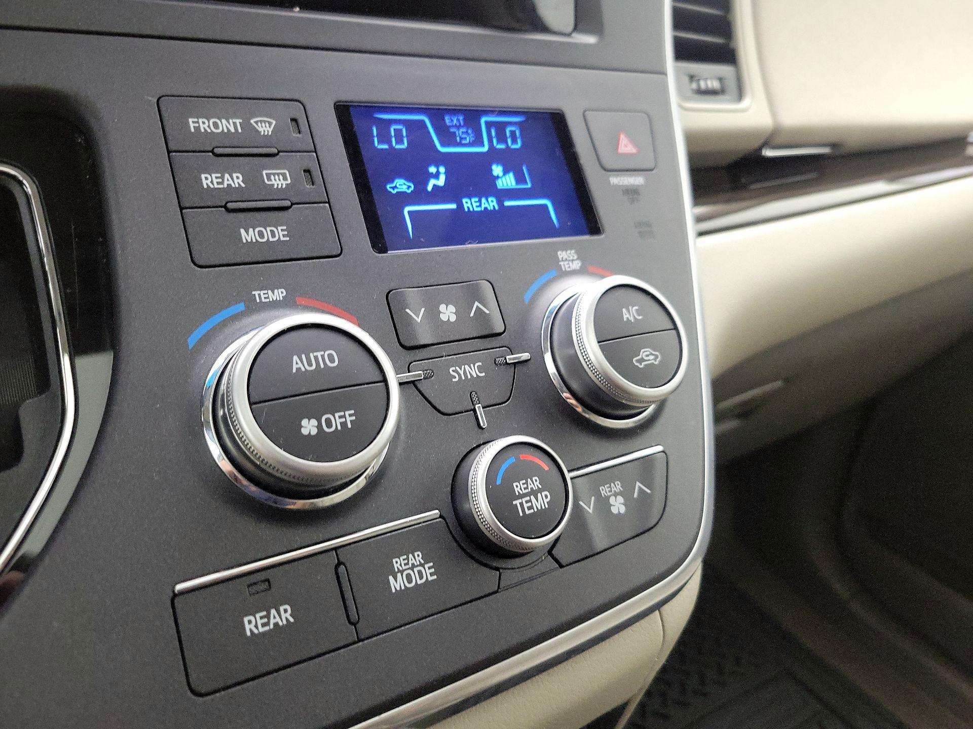 Thumbnail: 2017 Toyota Sienna - 16