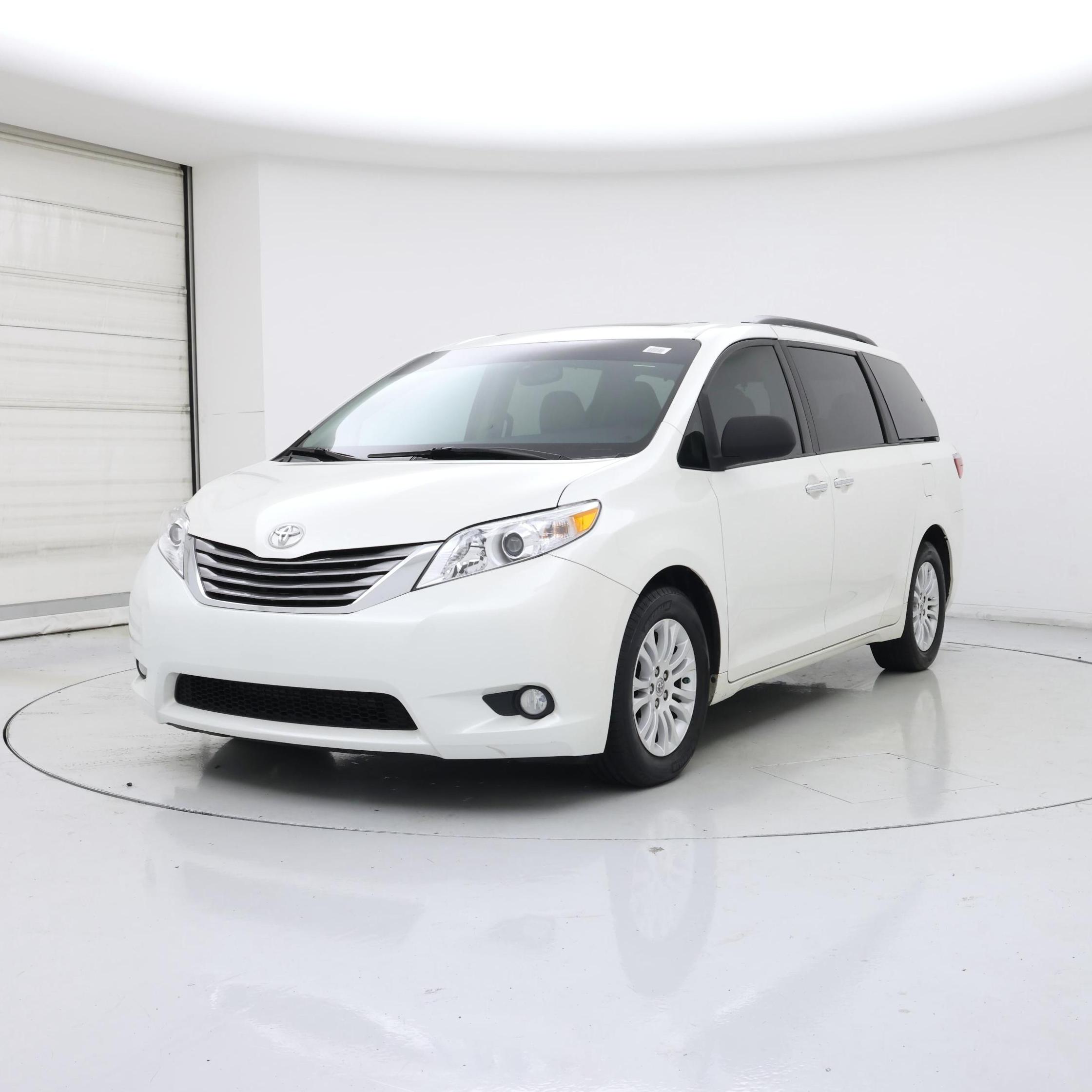Thumbnail: 2017 Toyota Sienna - 4
