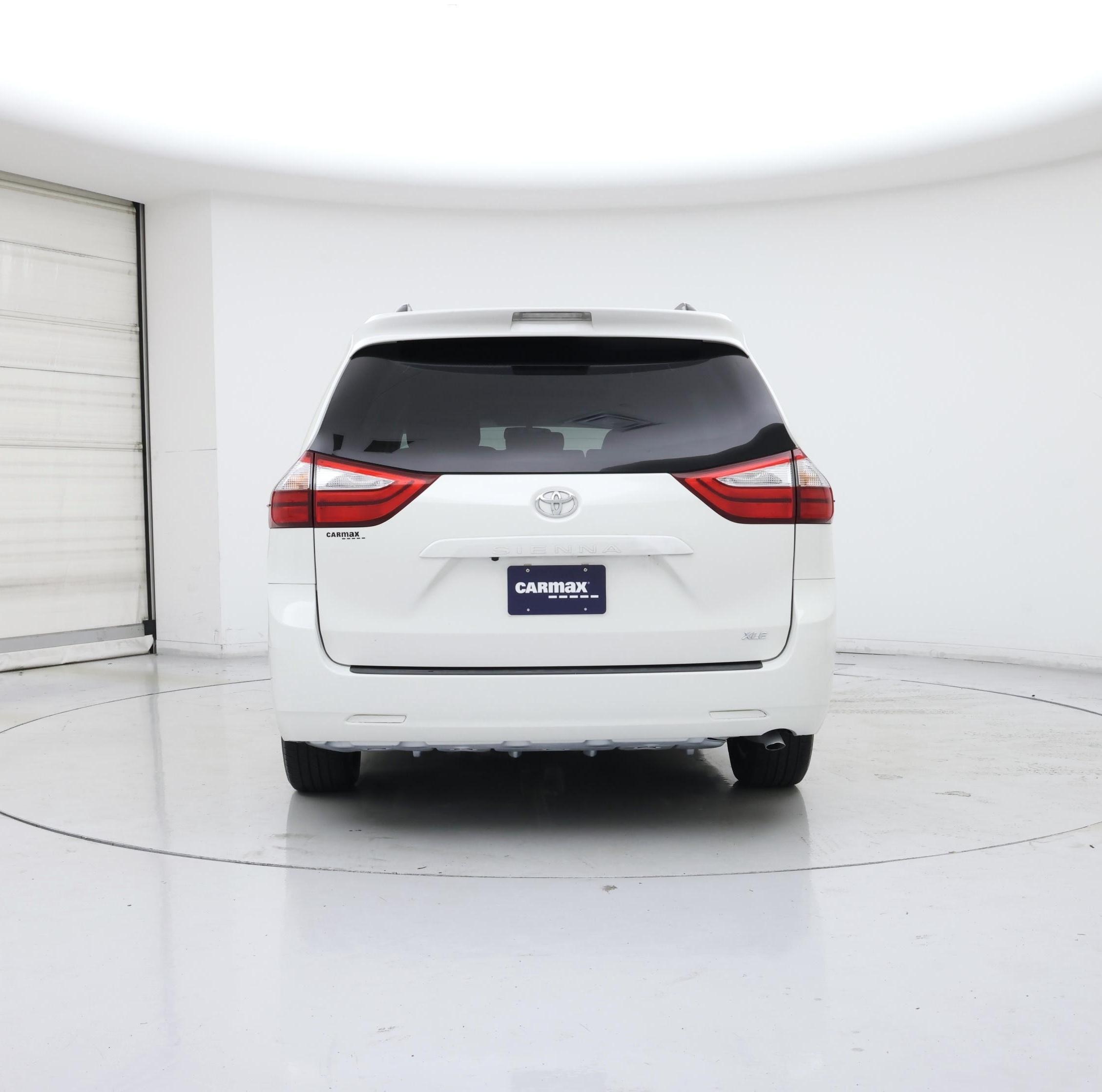 Thumbnail: 2017 Toyota Sienna - 6