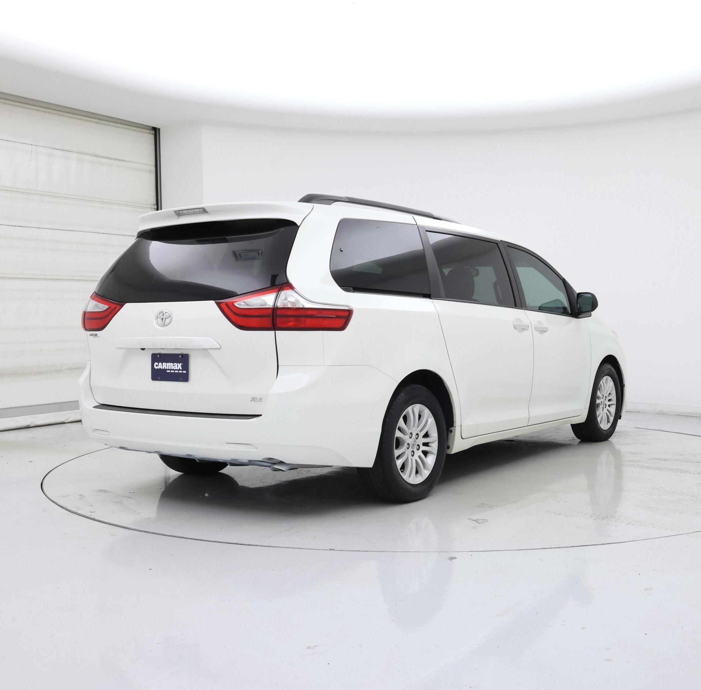 Thumbnail: 2017 Toyota Sienna - 8